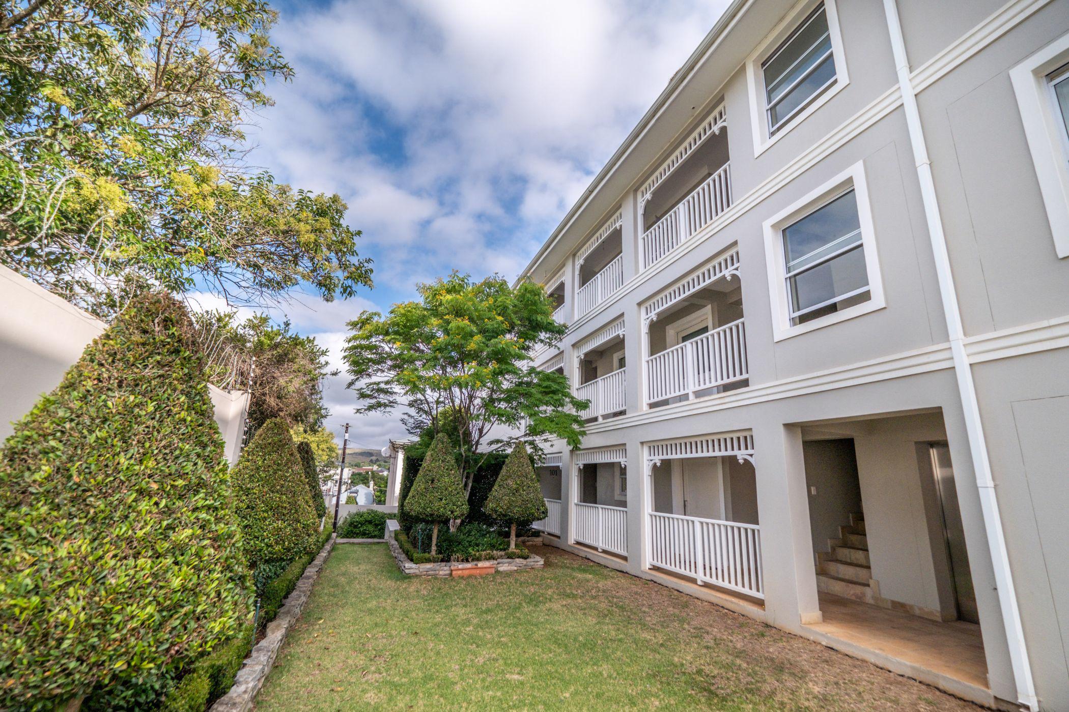 2 Bedroom Apartment For Sale West Hill (Grahamstown (Makhanda