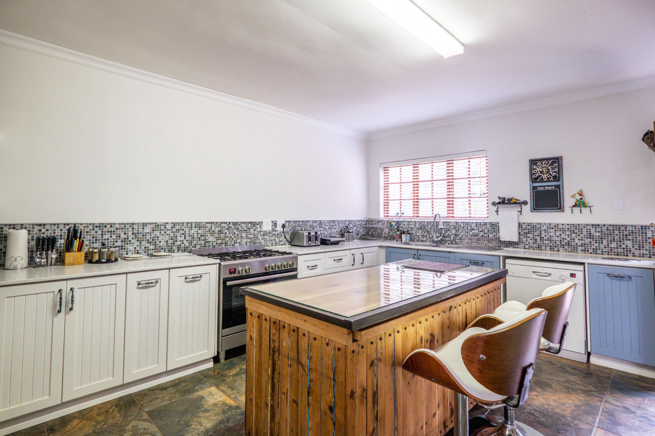 4 Bedroom Doublestorey House For Sale West Hill (Grahamstown