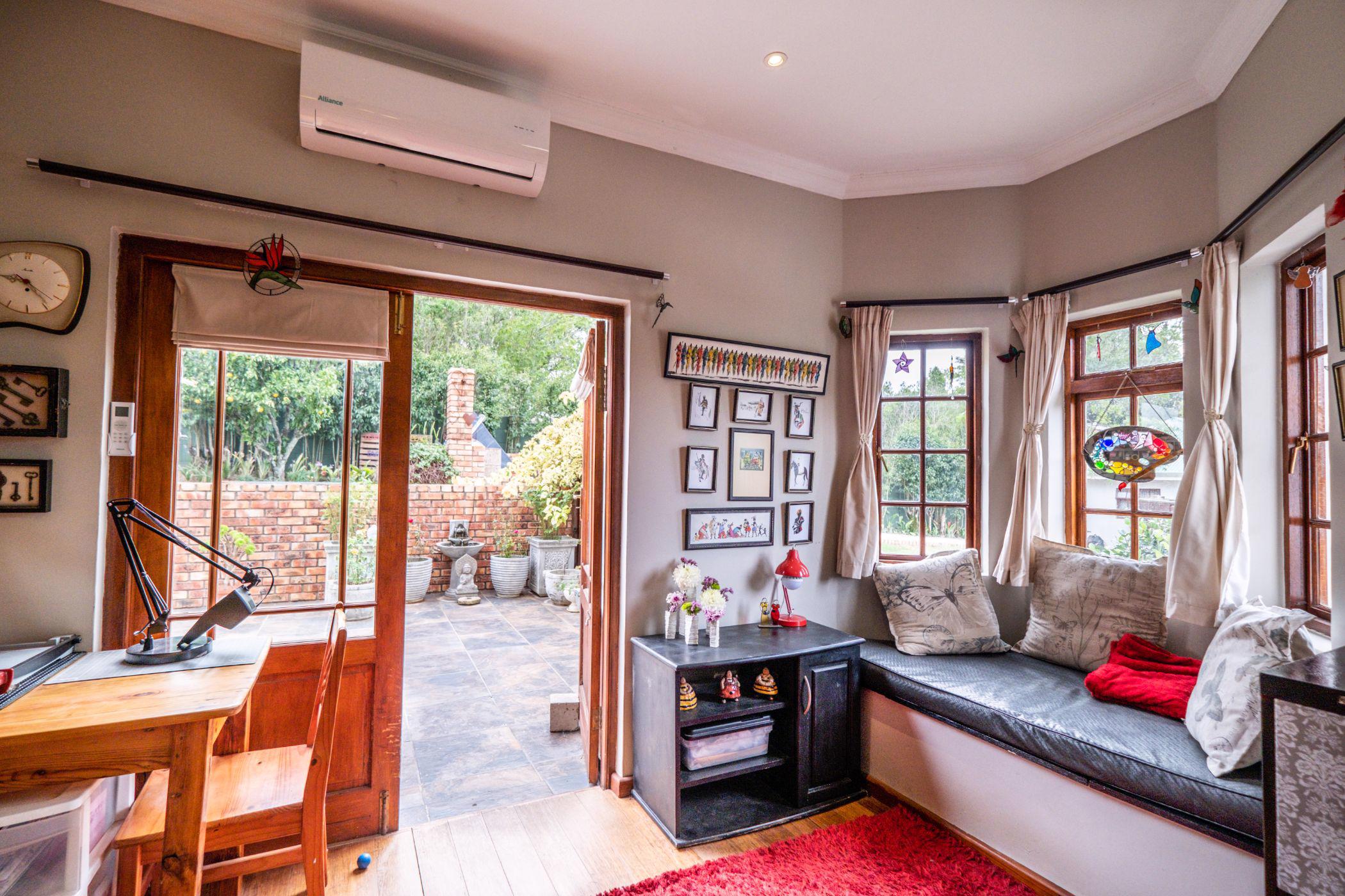 4 Bedroom Doublestorey House For Sale West Hill (Grahamstown