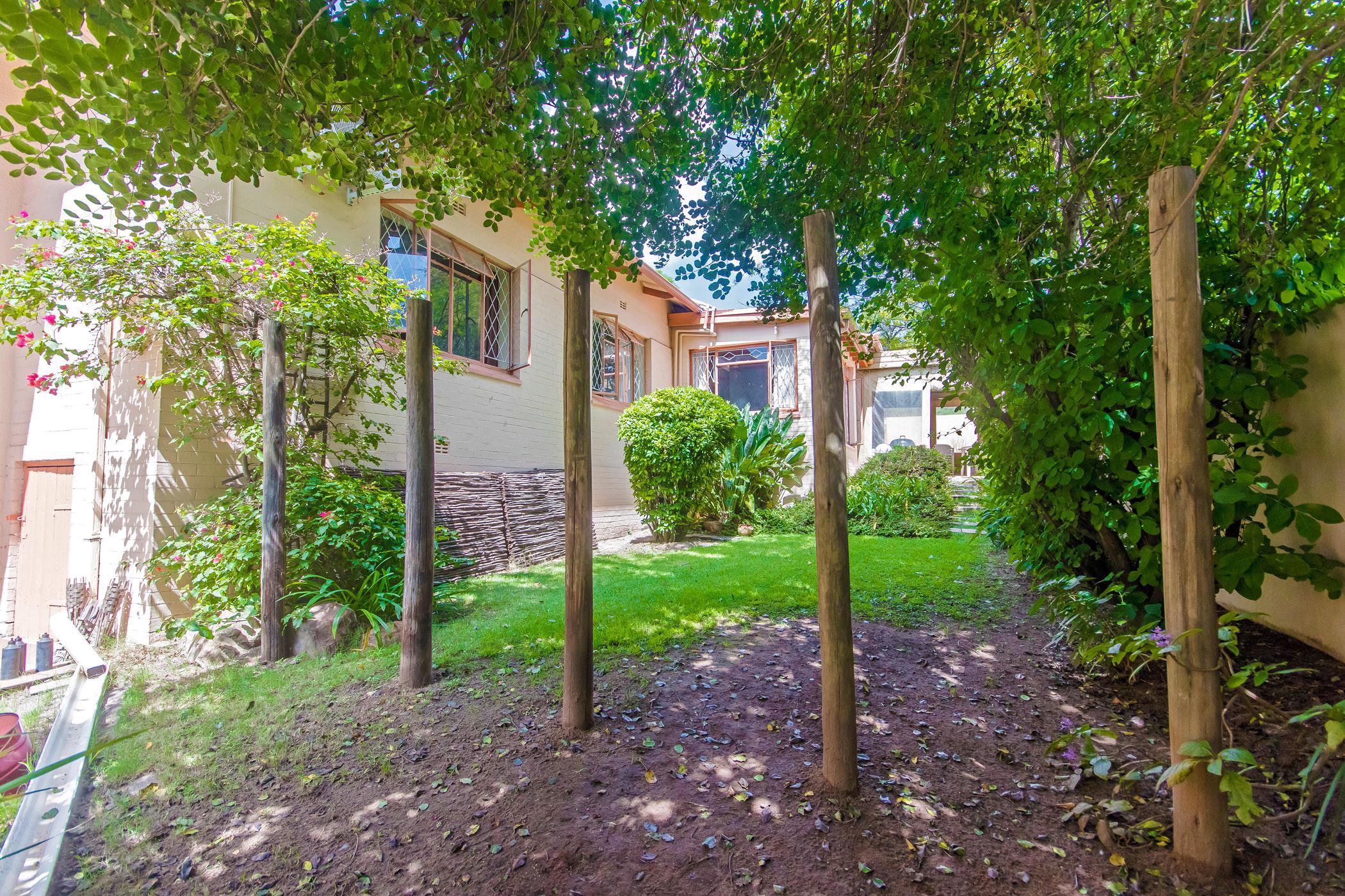 6 Bedroom House For Sale Abbotsford (Johannesburg) HP1590957 Pam