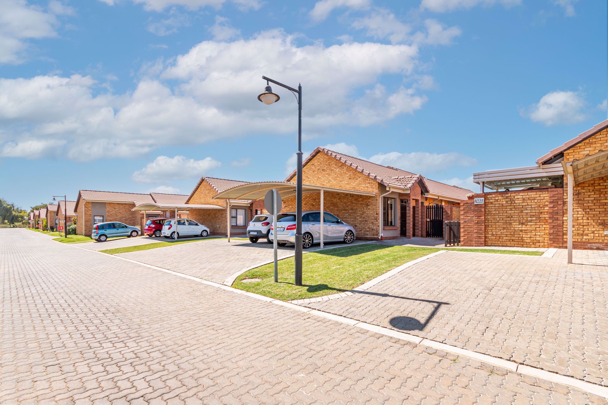 2 Bedroom Apartment For Sale Brentwood Park (Benoni) EN1526154