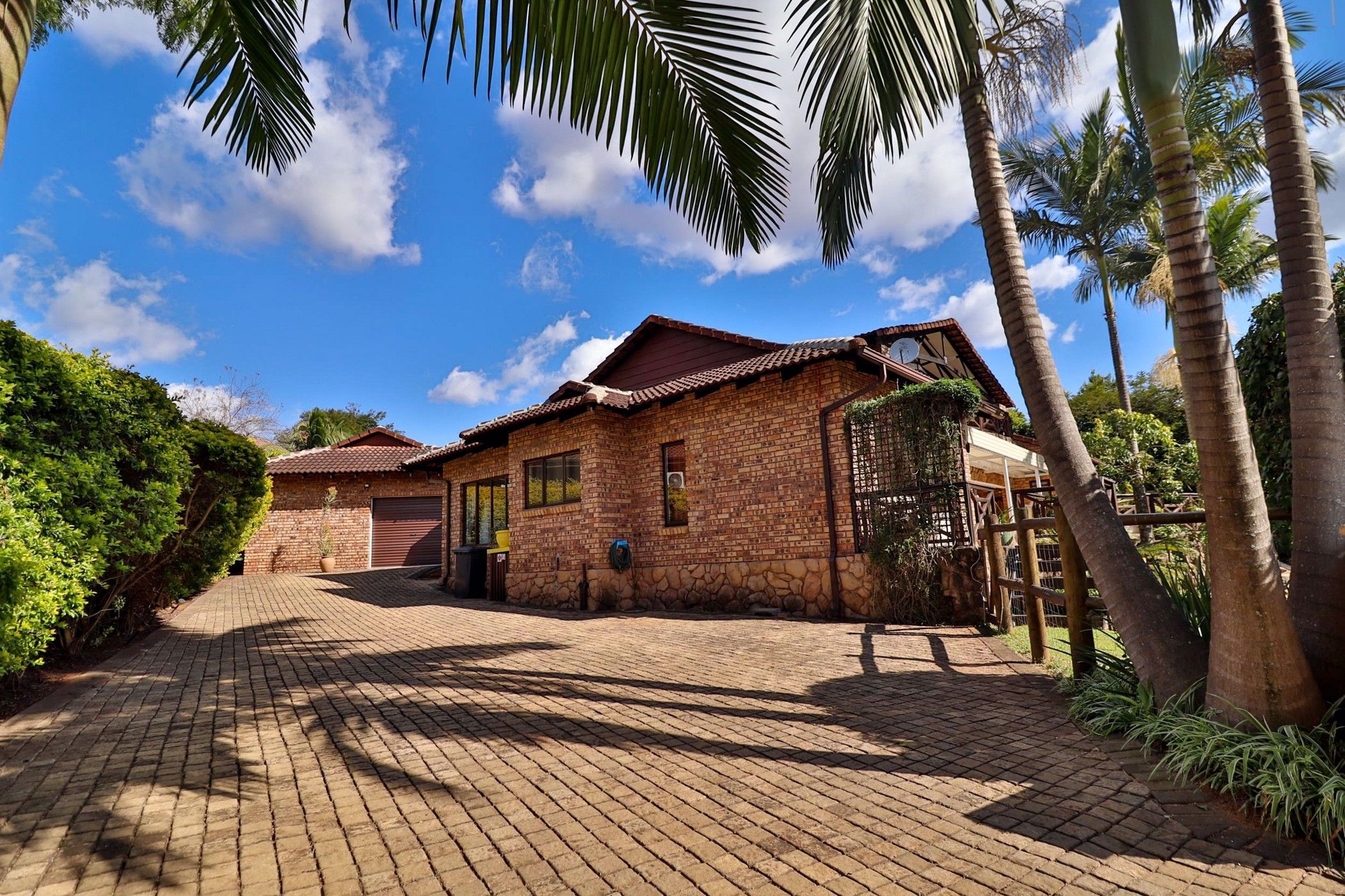 6 Bedroom House For Sale White River Country Estate 1WR1533838