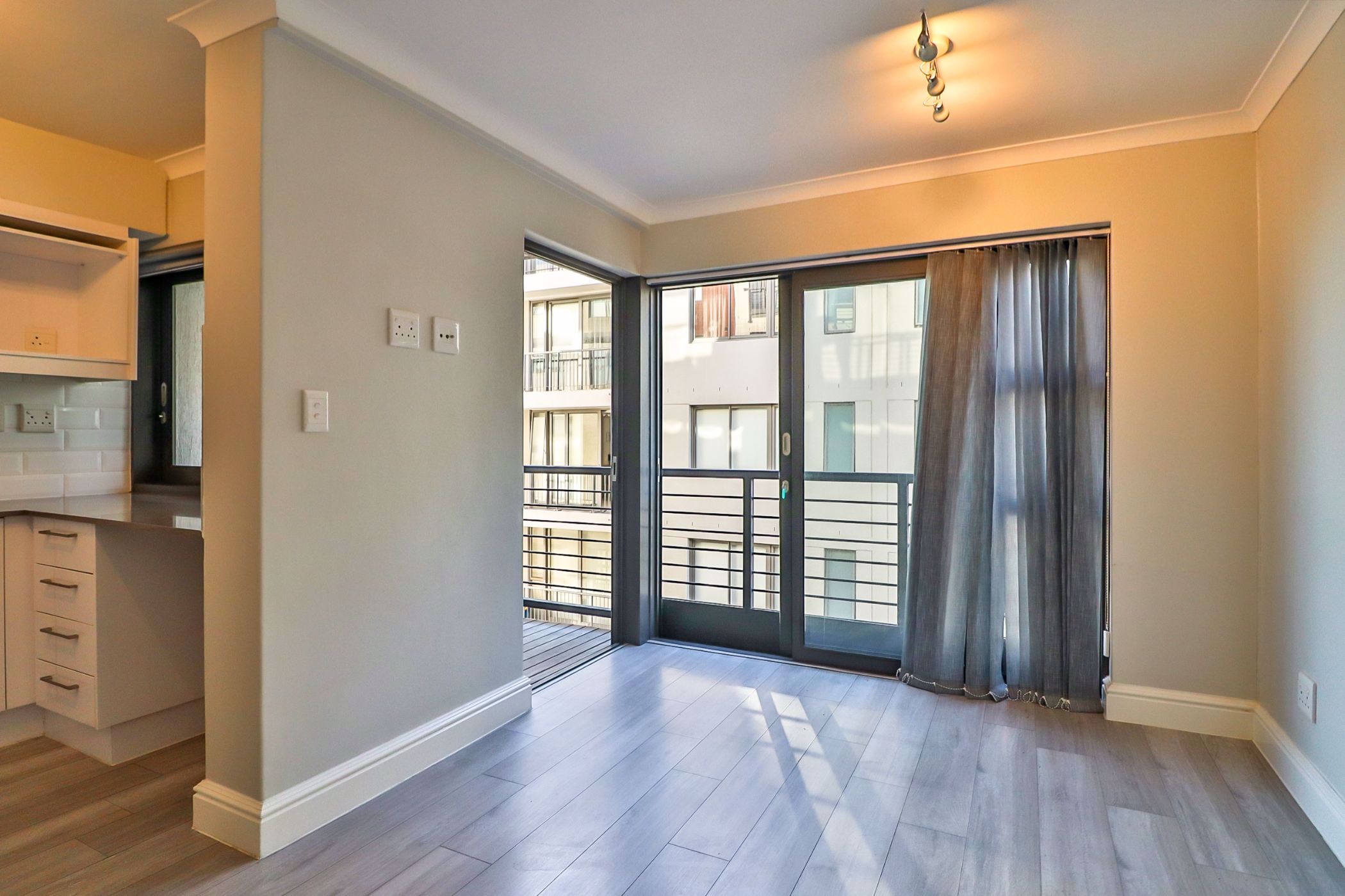 1 Bedroom Apartment For Sale Observatory (Cape Town) KW1535656