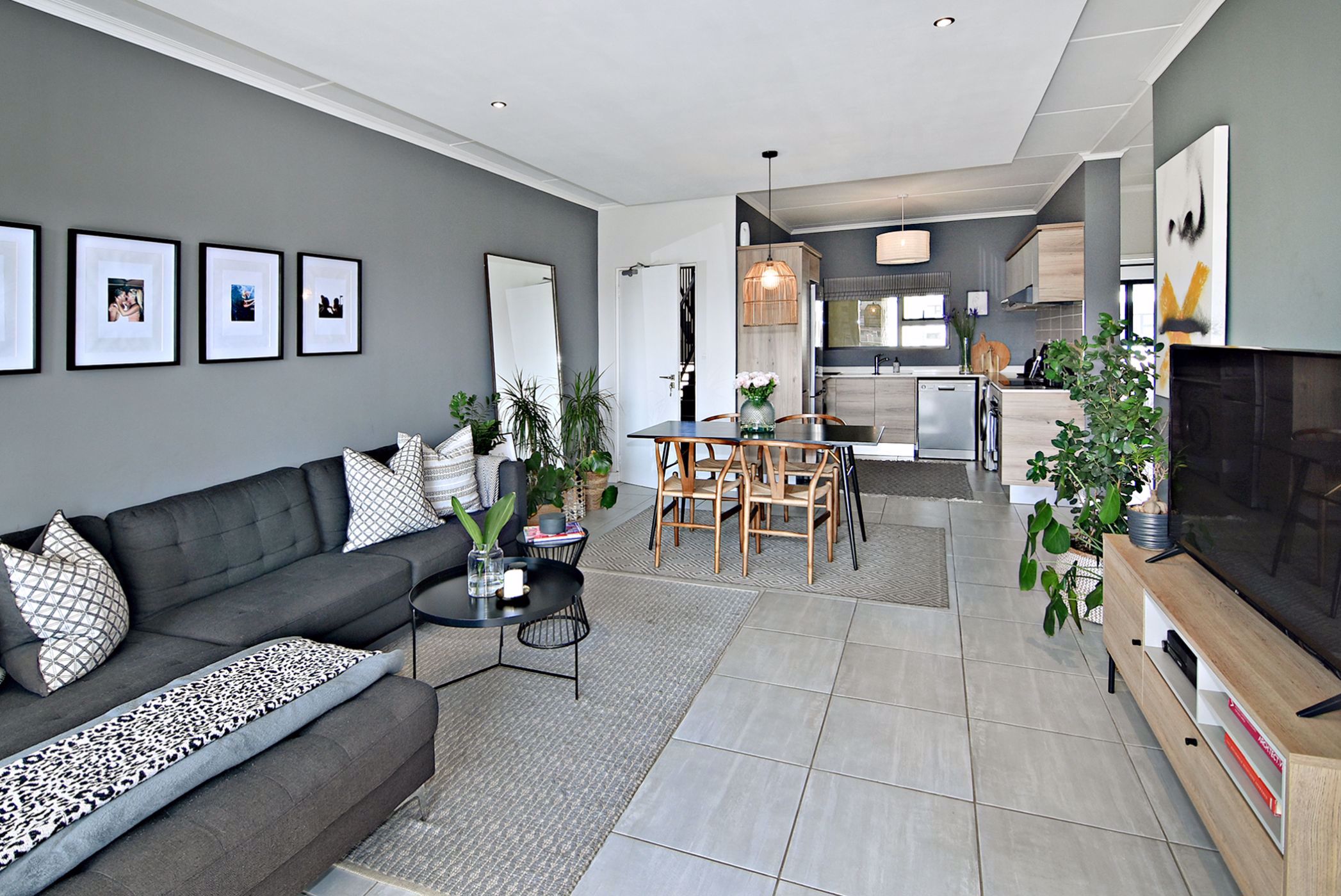 2 Bedroom Apartment For Sale Waterfall (Midrand) MR1541450 Pam Golding Properties