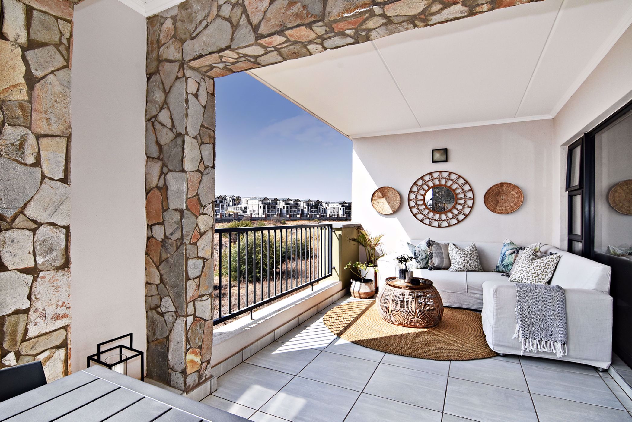 2 Bedroom Apartment For Sale Waterfall (Midrand) MR1541450 Pam Golding Properties