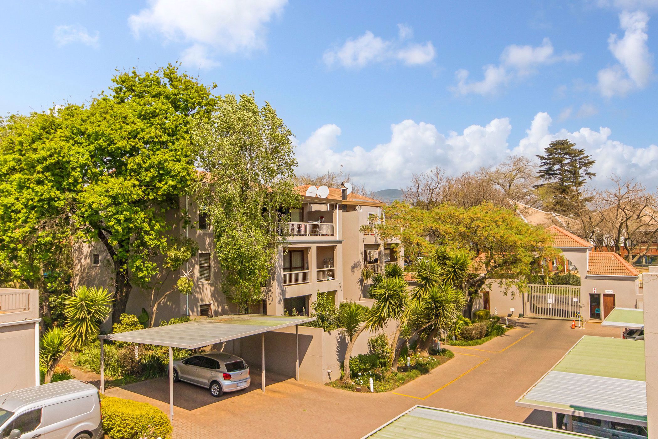 1 Bedroom Apartment For Sale Oaklands (Johannesburg) HP1543695