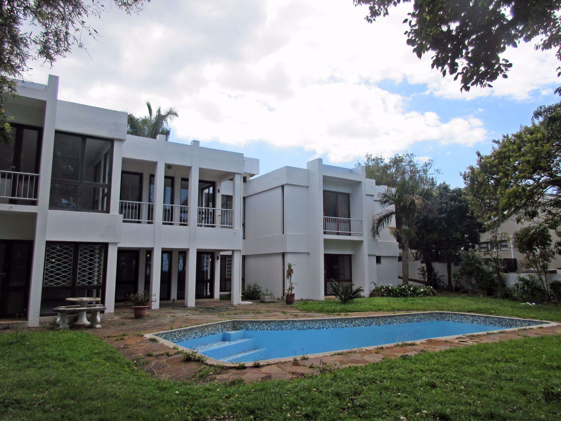 5 bedroom house to rent in La Lucia