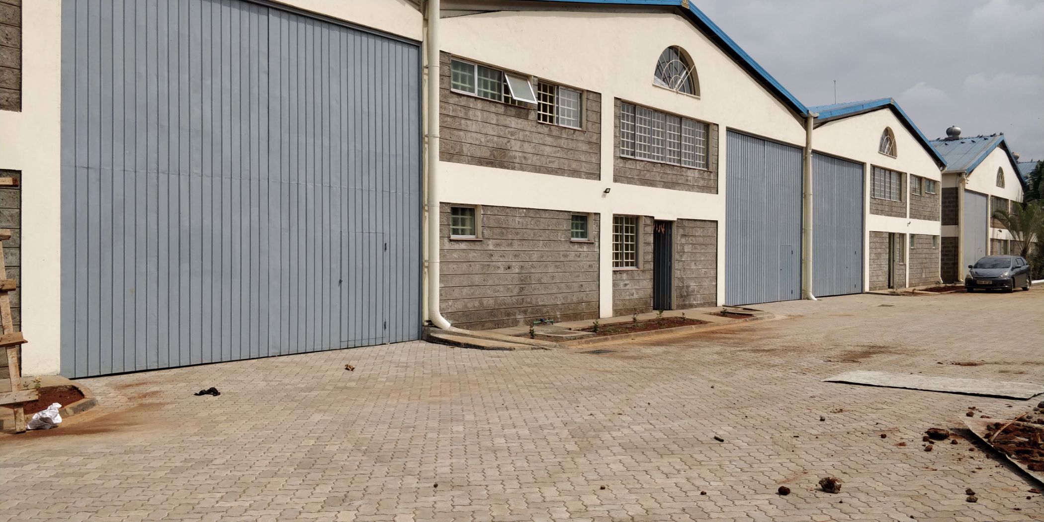 689 m&sup2; commercial industrial property to rent in Ruaraka (Kenya)