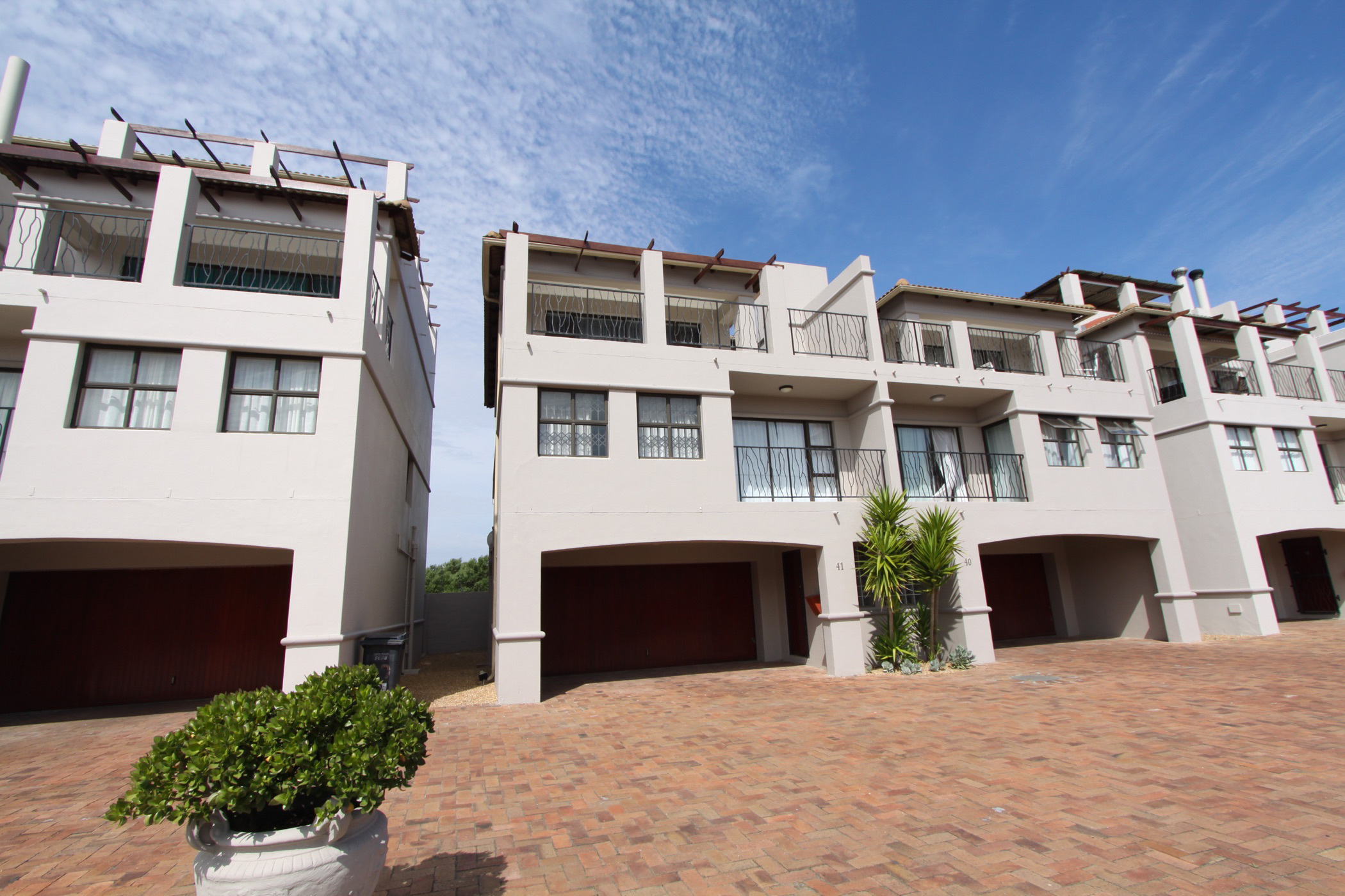 3 bedroom house for sale in Bloubergstrand