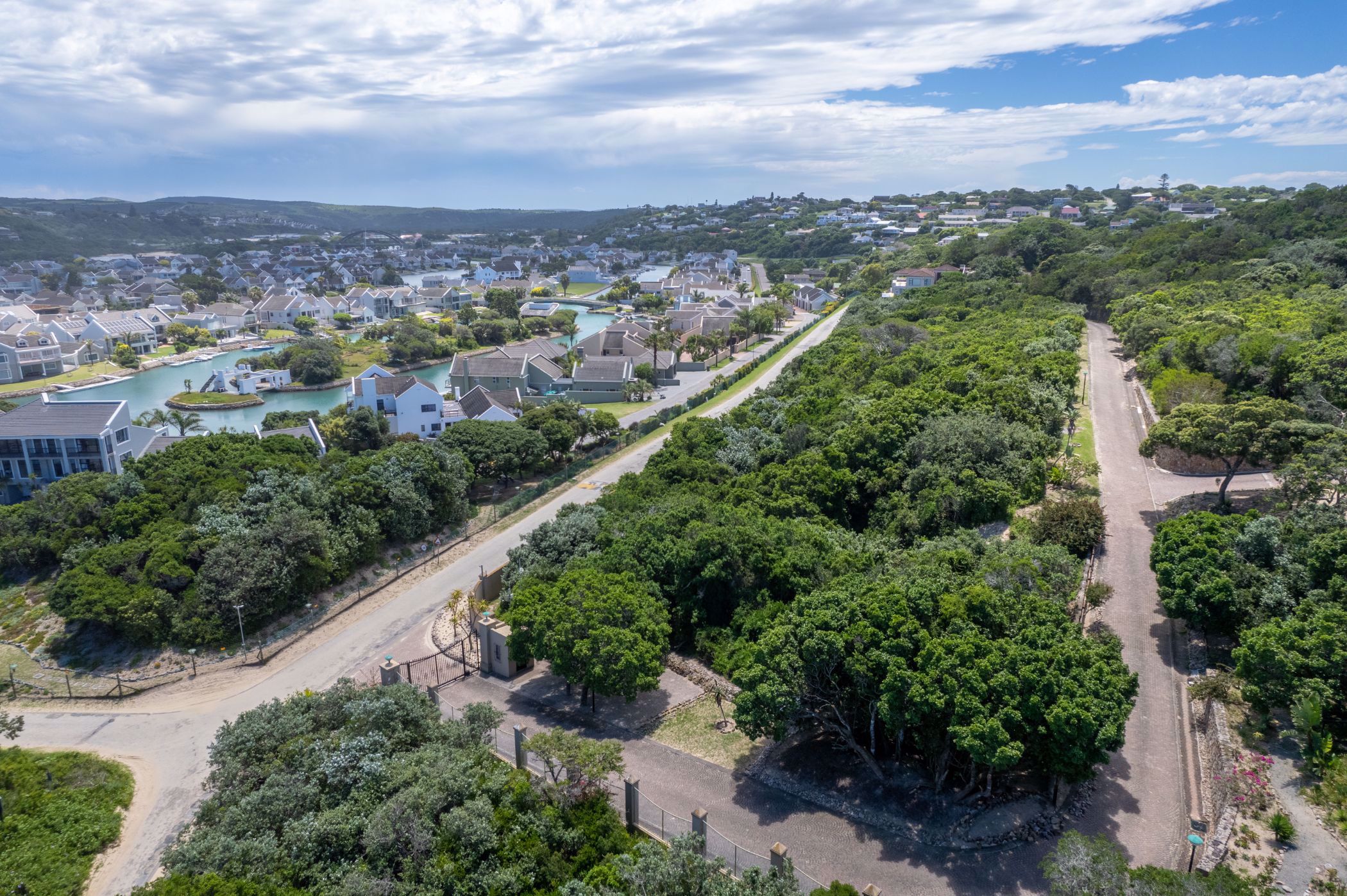 1090 m&sup2; residential vacant land for sale in East Bank