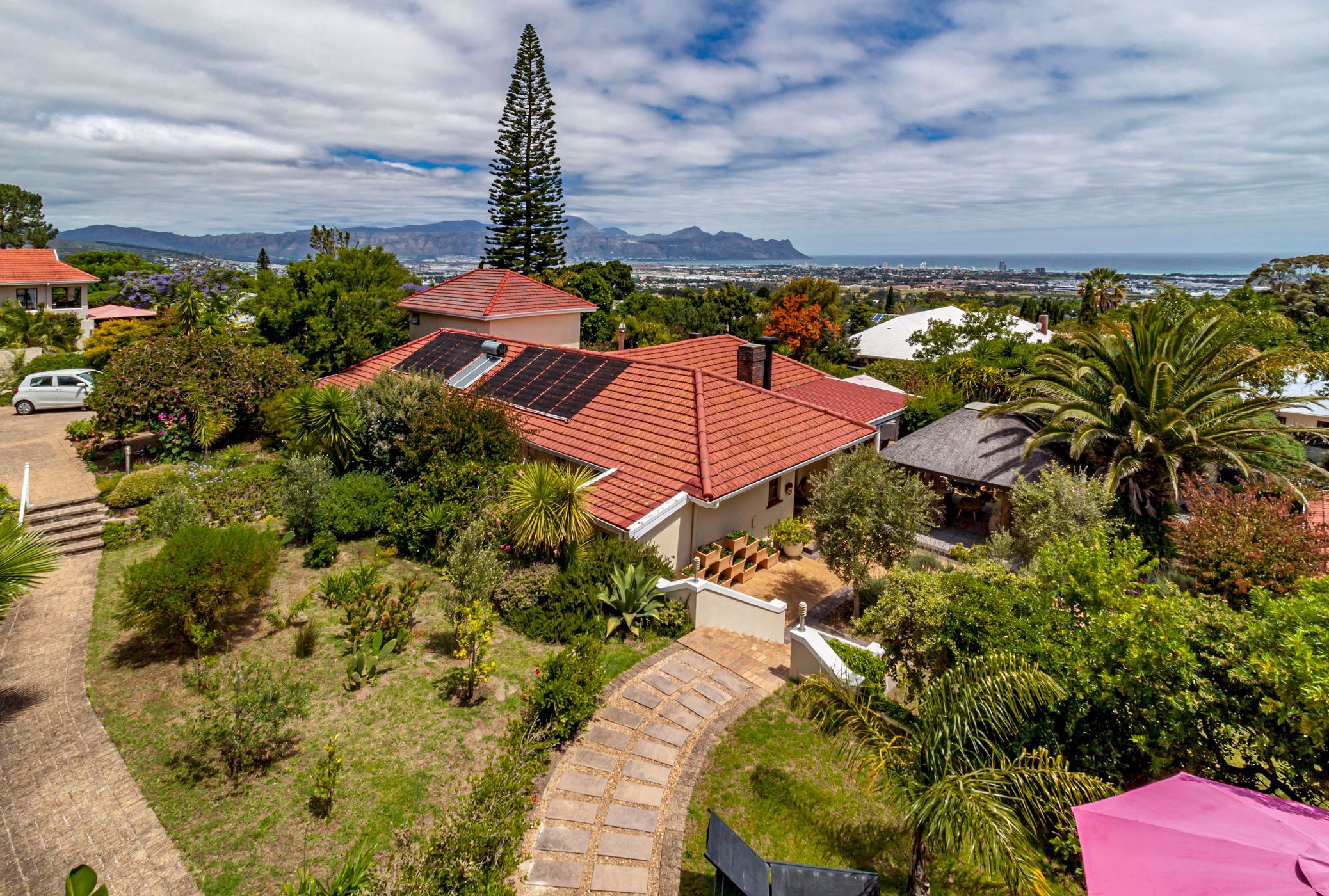 4-star guesthouse for sale in Somerset West