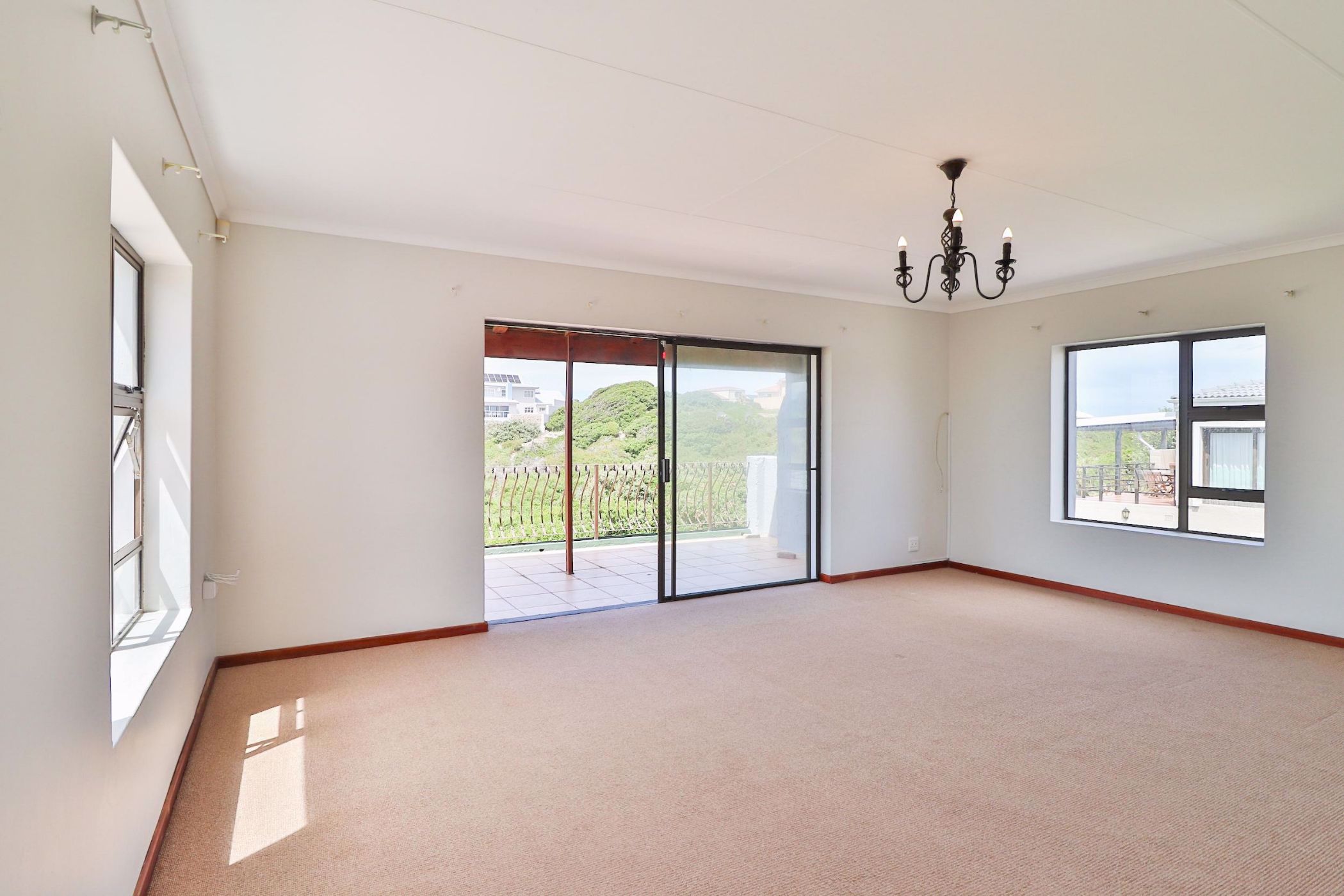 5 Bedroom House For Sale Paradise Beach (Jeffreys Bay) 1JF1554810