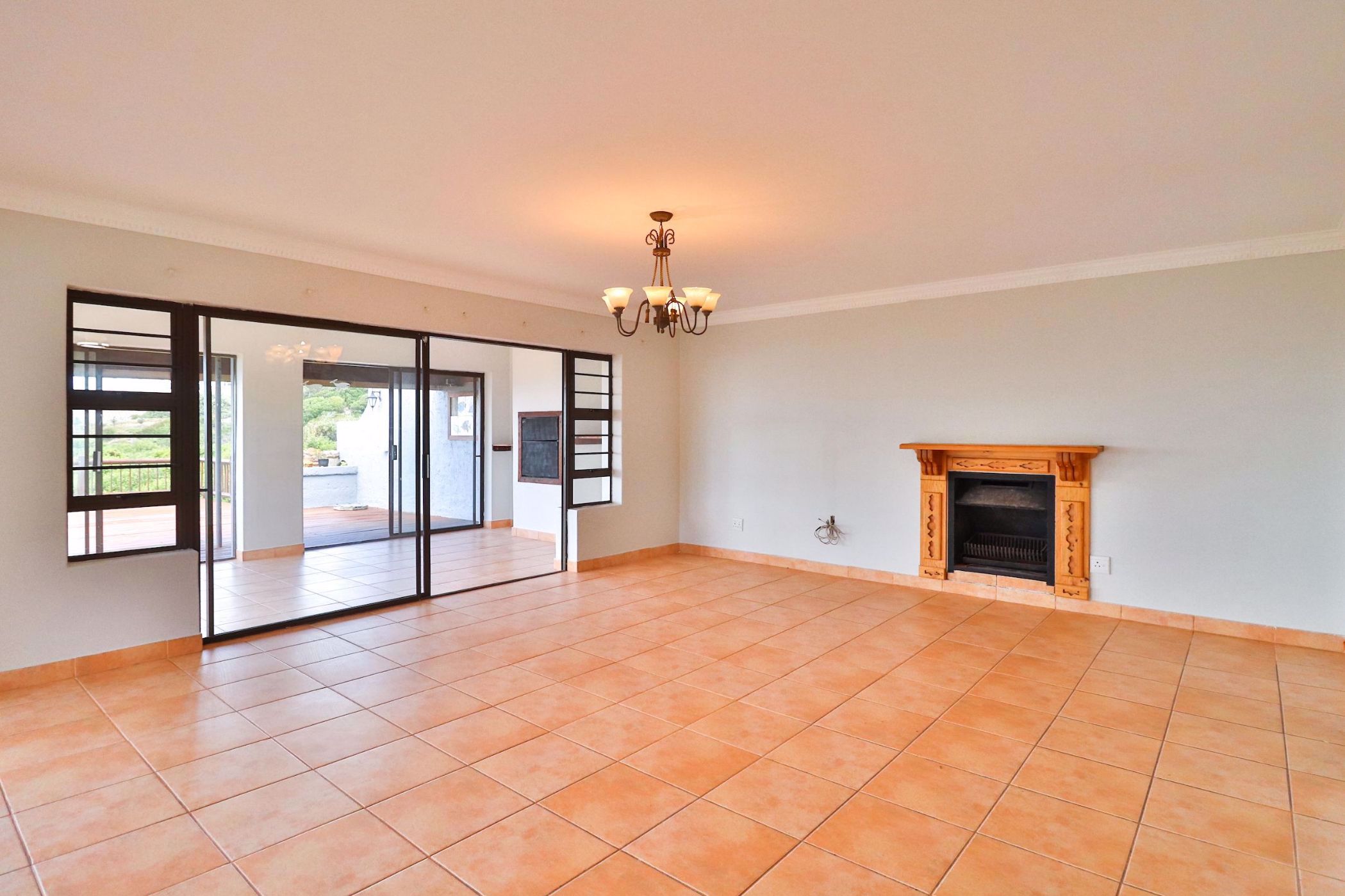 5 Bedroom House For Sale Paradise Beach (Jeffreys Bay) 1JF1554810