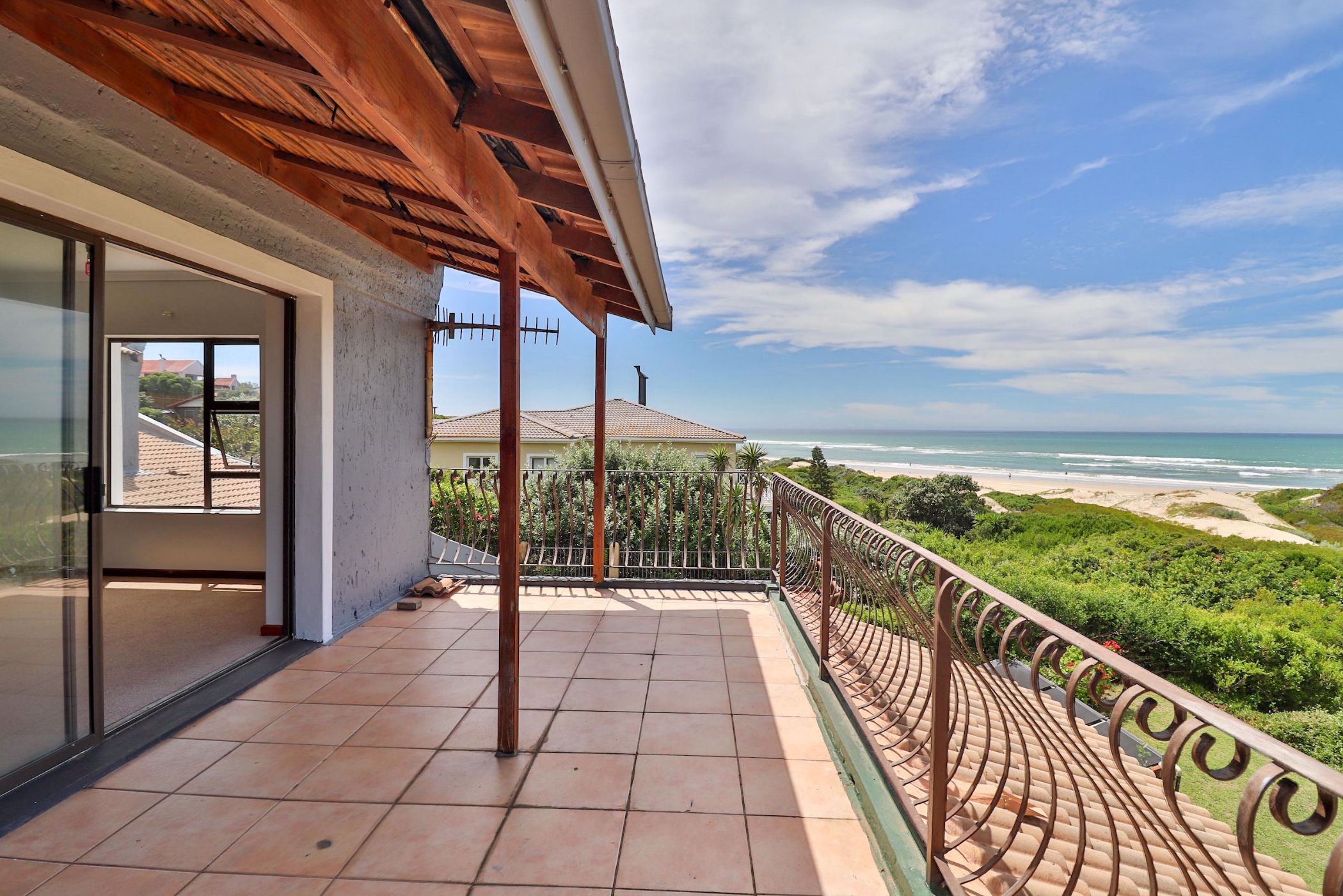 5 bedroom house for sale in Paradise Beach (Jeffreys Bay)