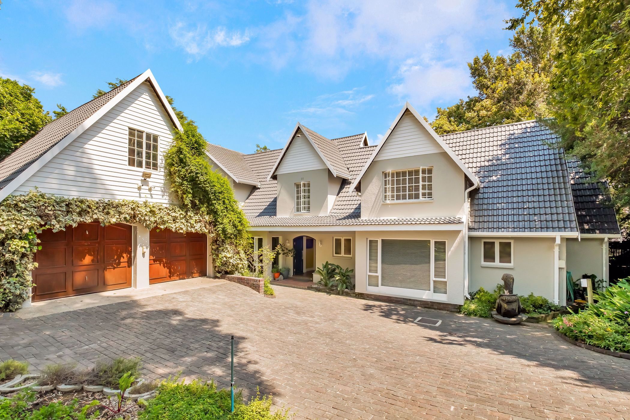 5 Bedroom Doublestorey House For Sale River Club (Sandton