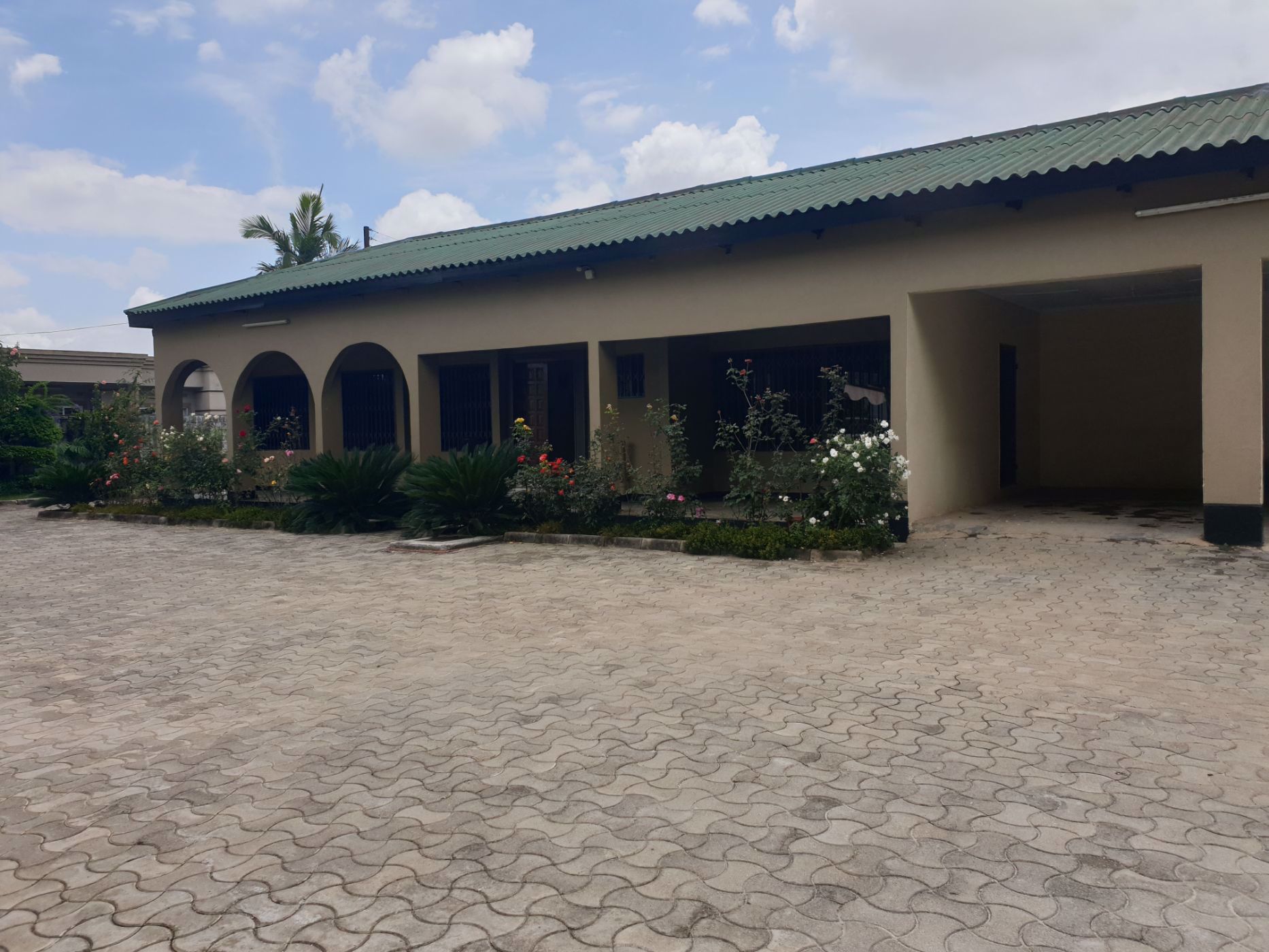 4 Bedroom Security Complex Home For Sale Ibex Hill (Zambia