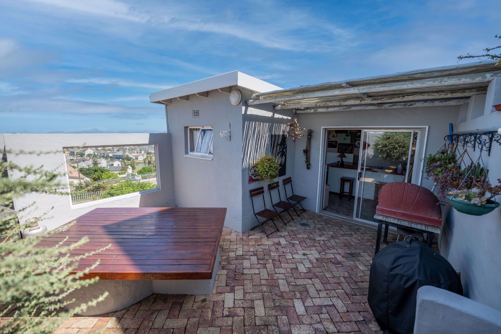 https://listing.pamgolding.co.za/images/properties/202203/1363296/H/1363296_H_112.jpg