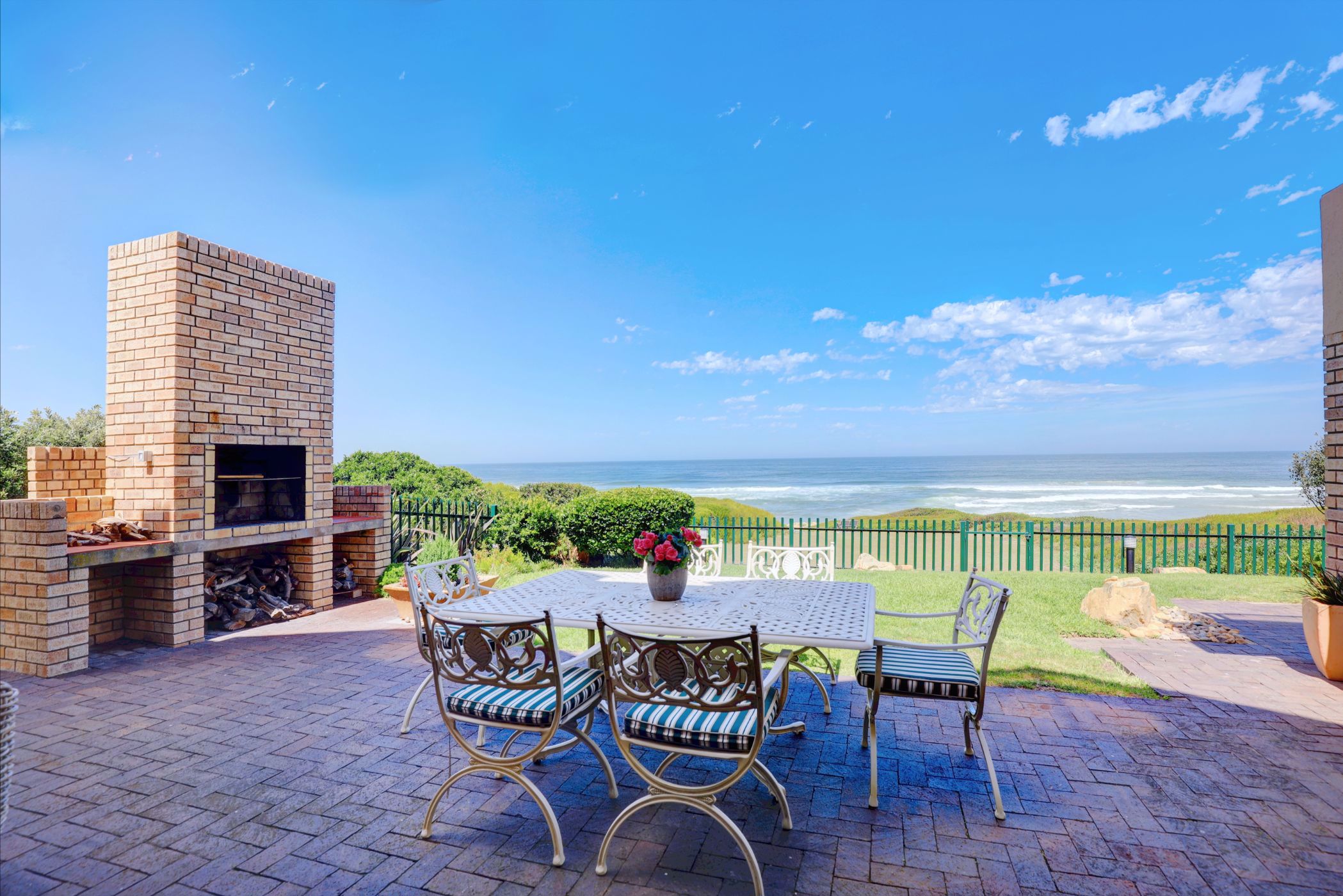 6 Bedroom Doublestorey House For Sale Outeniqua Strand 1MB1564608