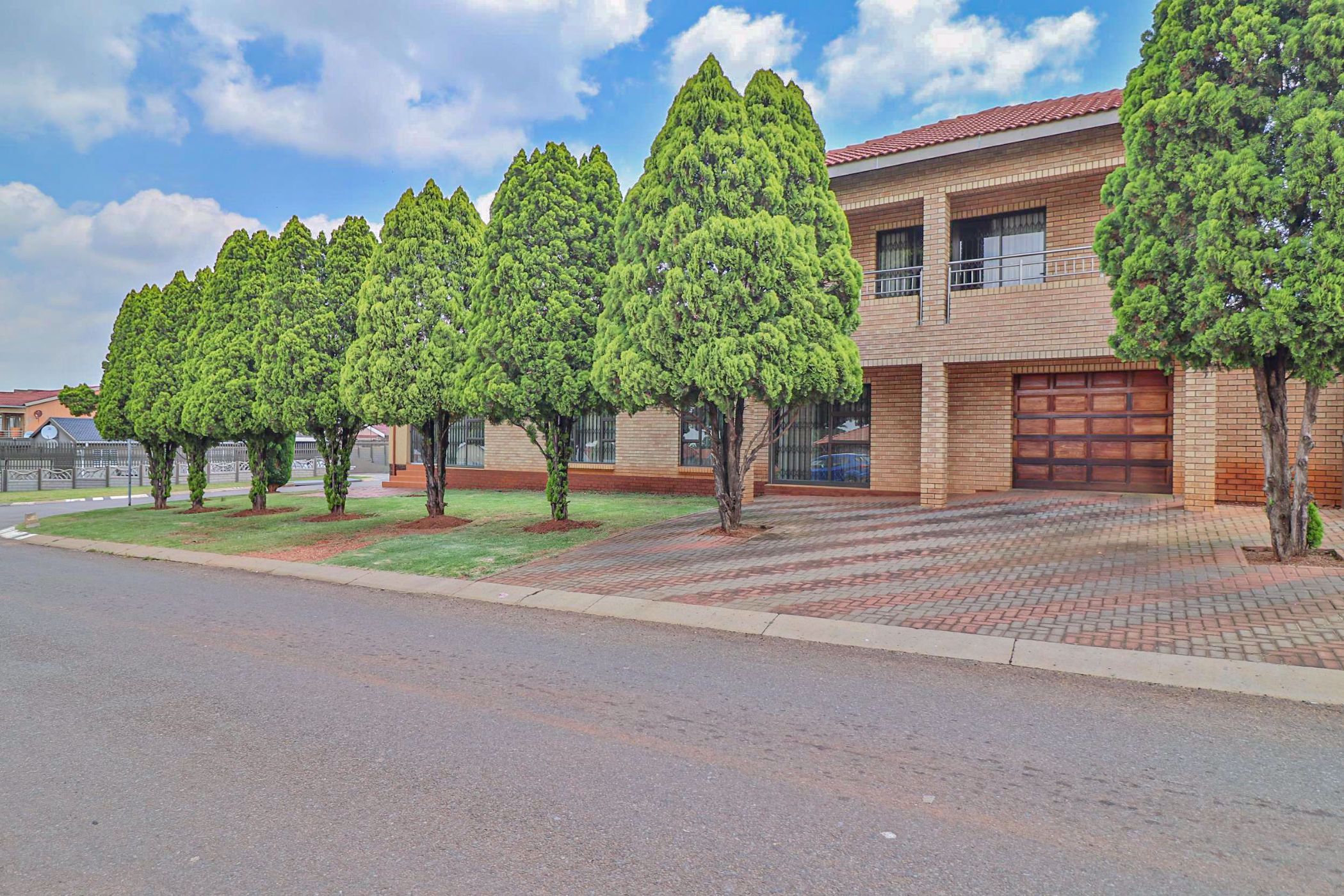 6 bedroom house for sale in Lenasia South