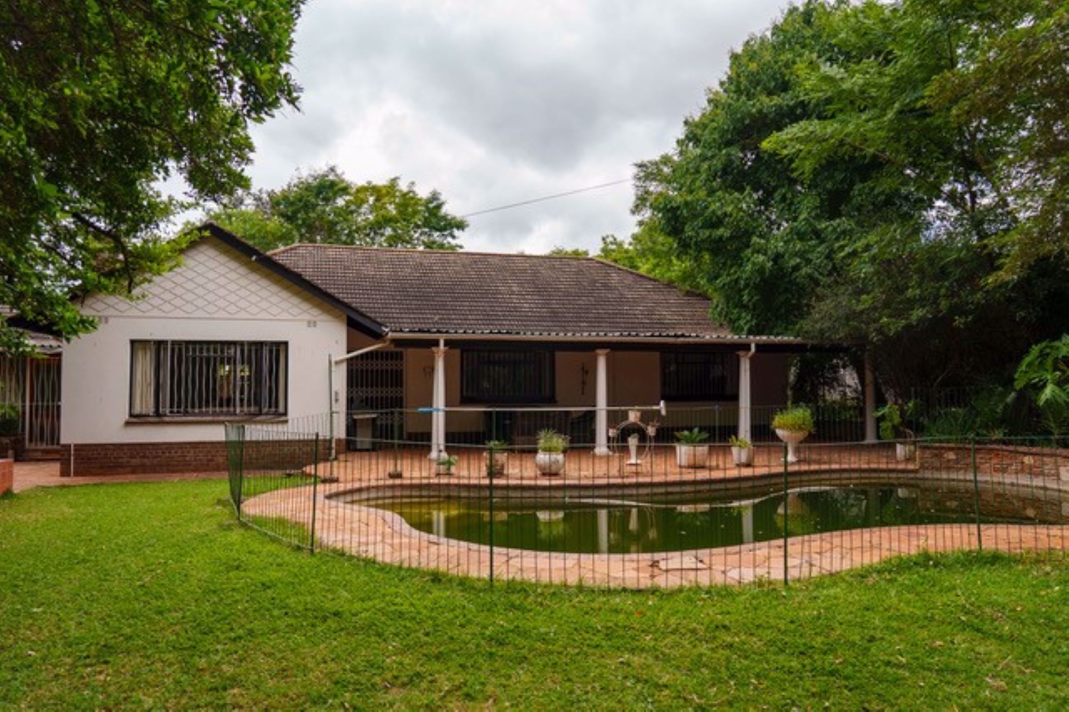 4 bedroom house for sale in Alexandra Park (Zimbabwe)