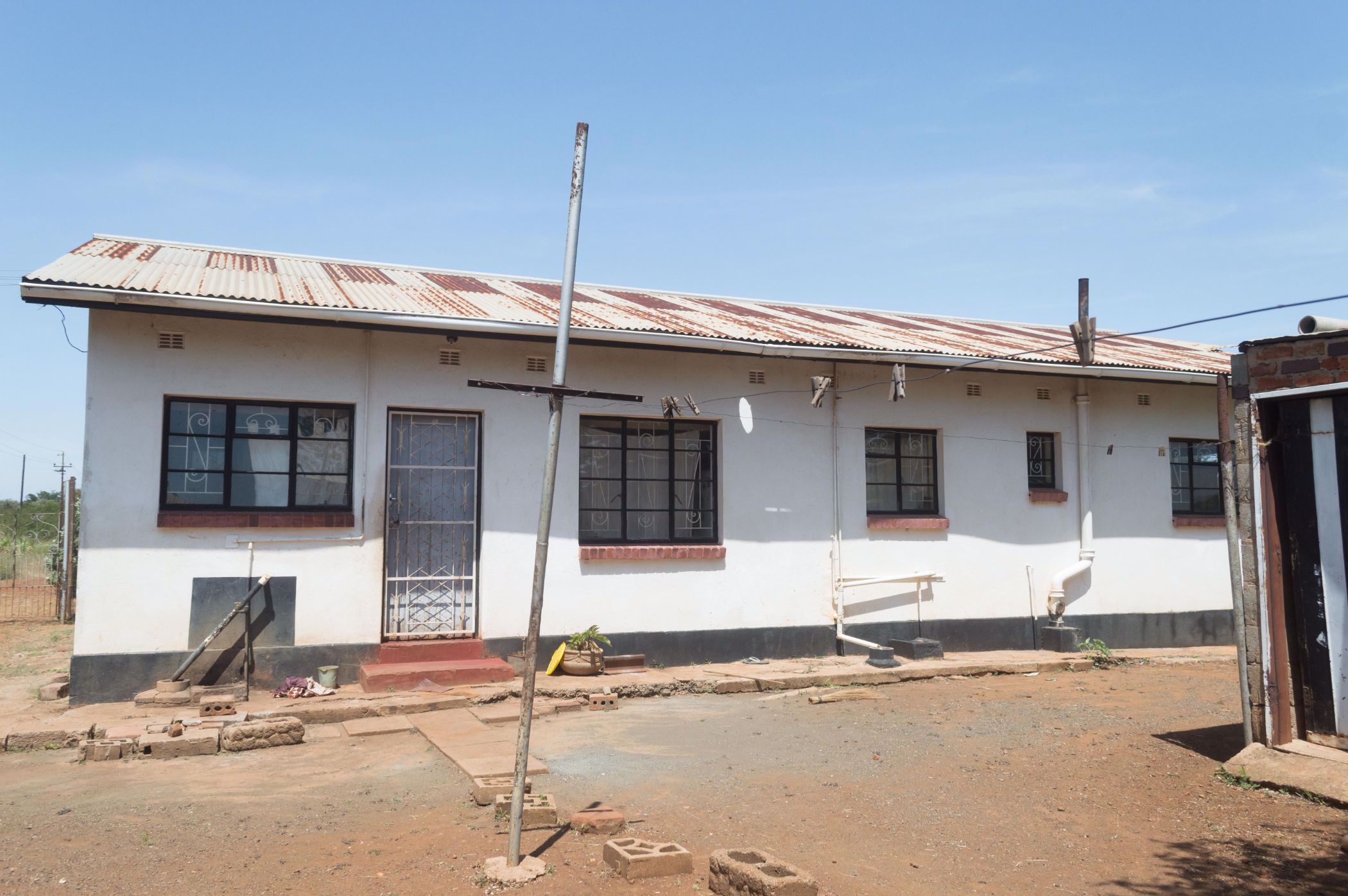 13870 m2 Mixed Use Farm For Sale Matabeleland (Zimbabwe) 3ZB1565600