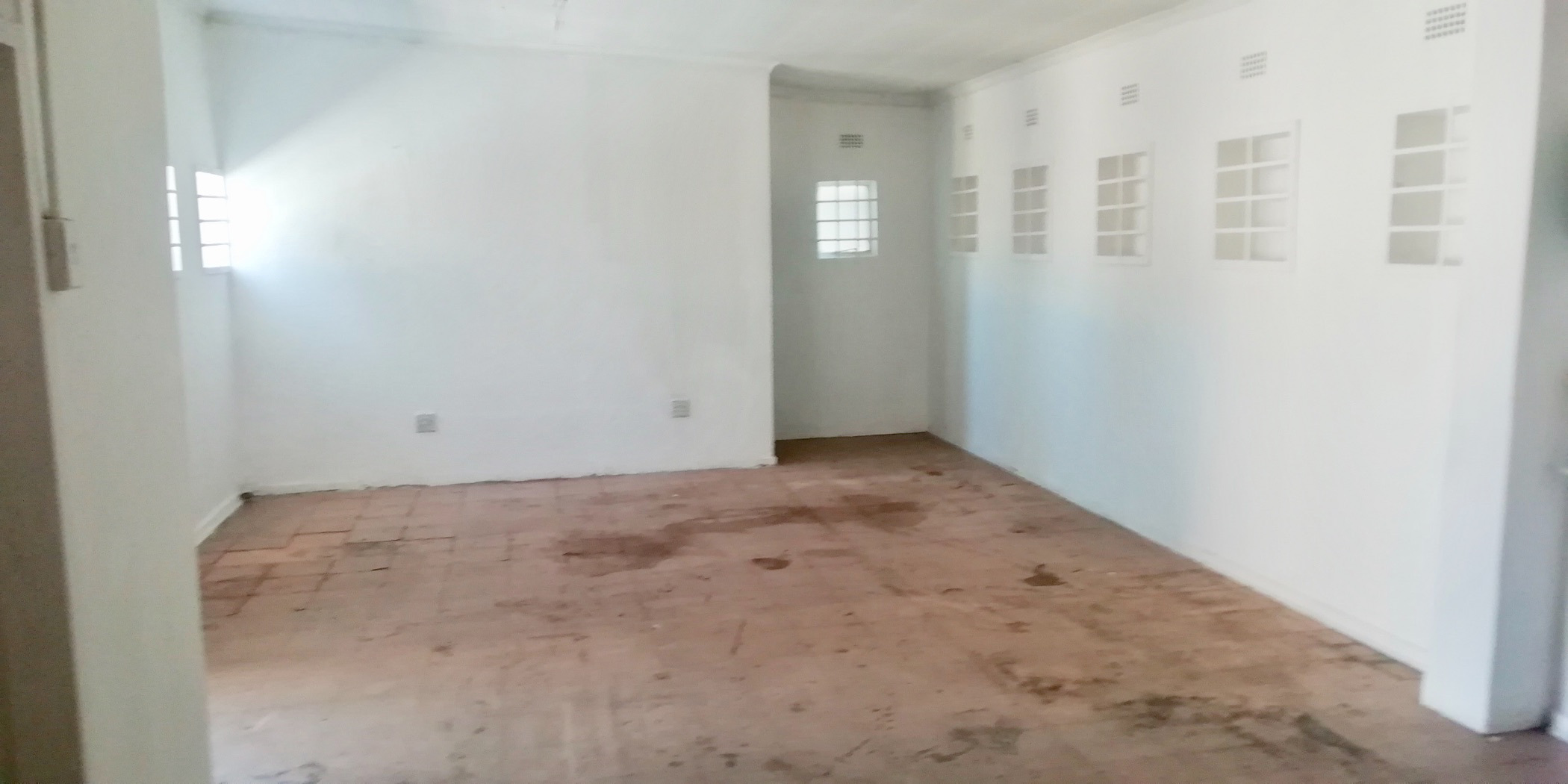 100 m&sup2; commercial office to rent in Rustenburg