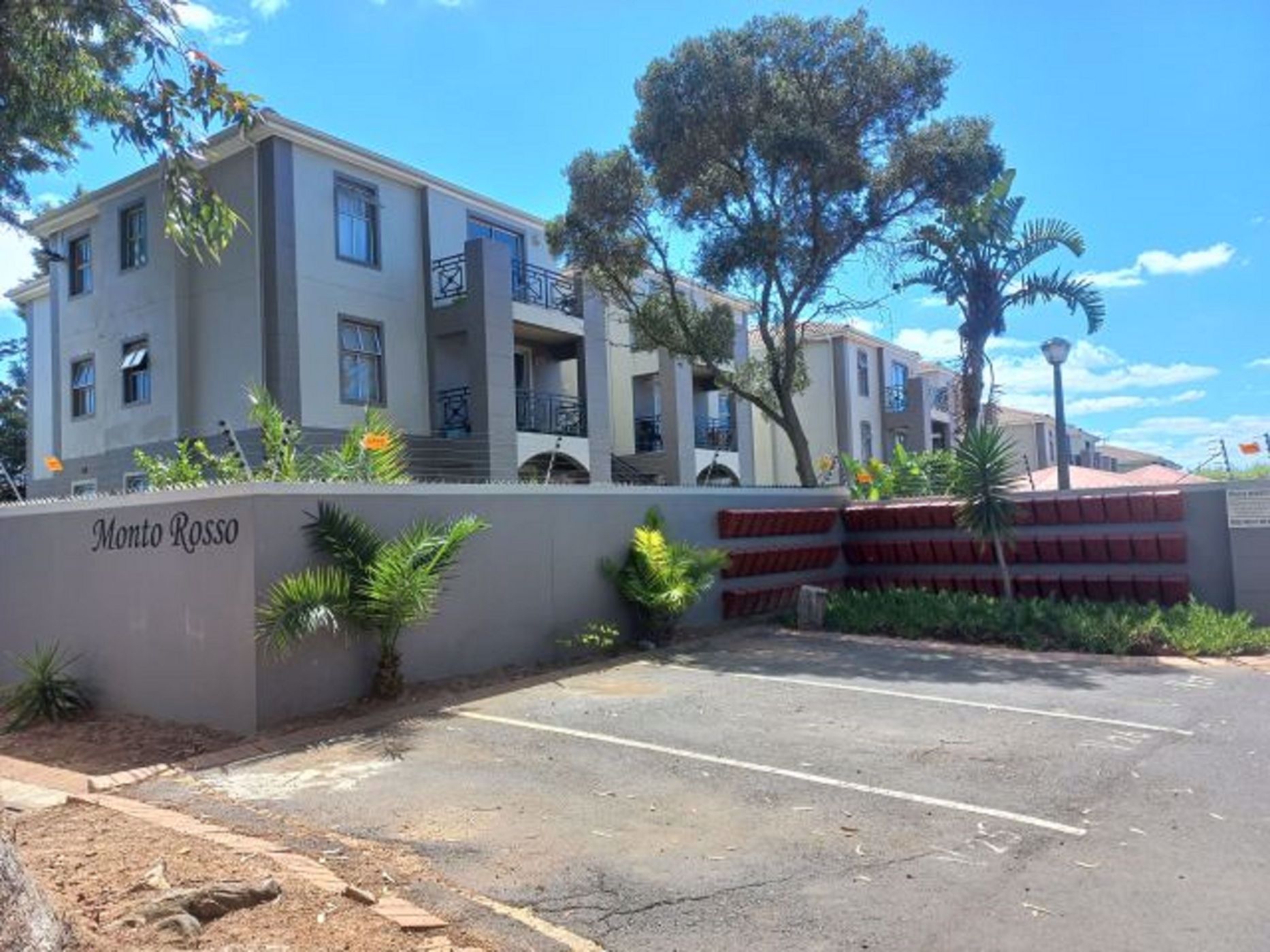 2 bedroom apartment for sale in Vredekloof Heights