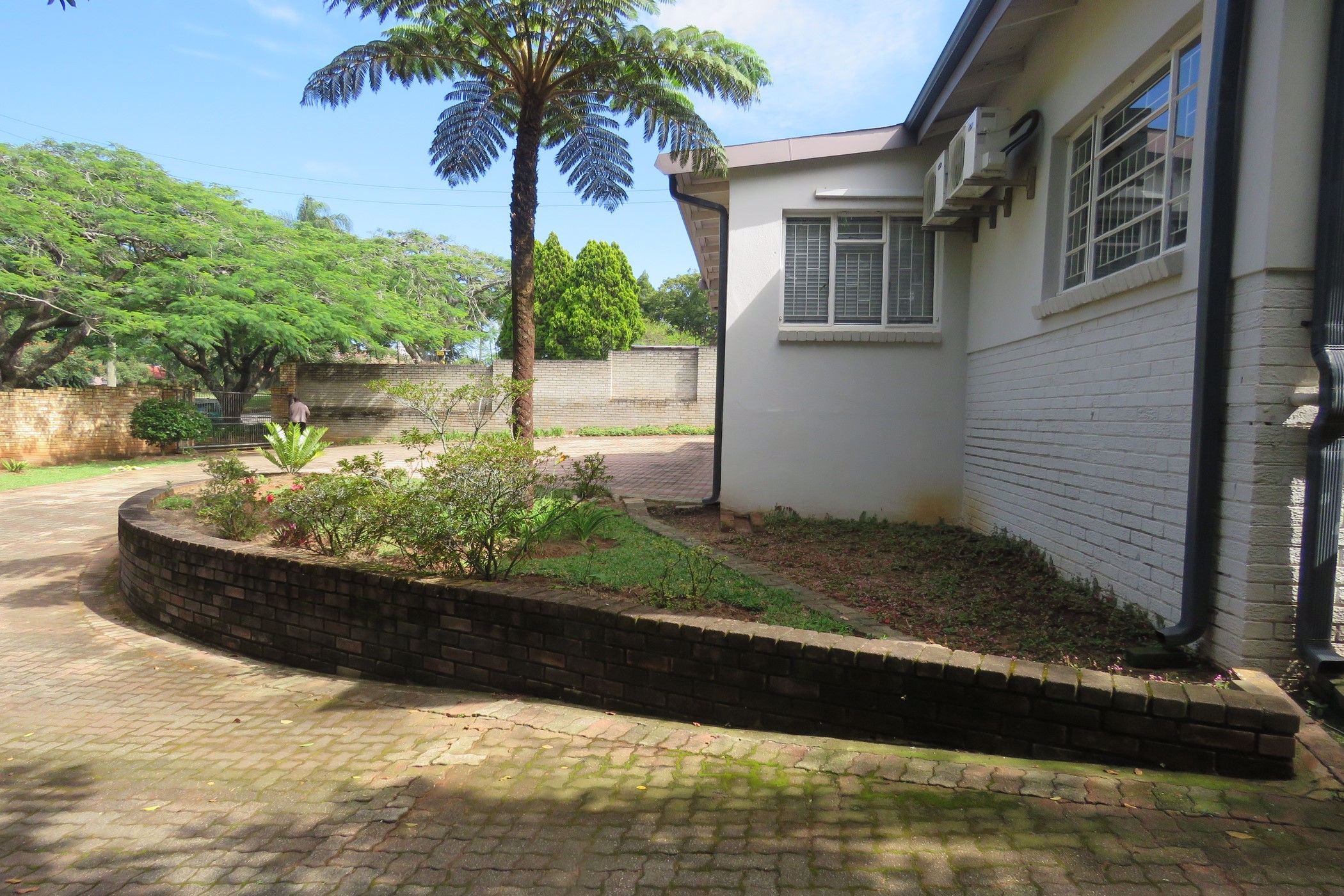 7 Bedroom Singlestorey House For Sale White River 1WR1568450 Pam