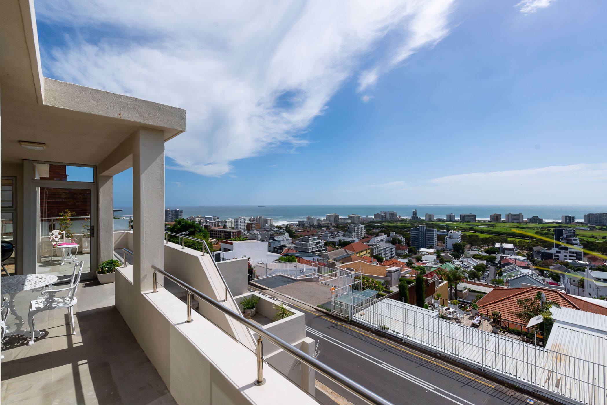 4 bedroom house for sale in Green Point (Cape Town)
