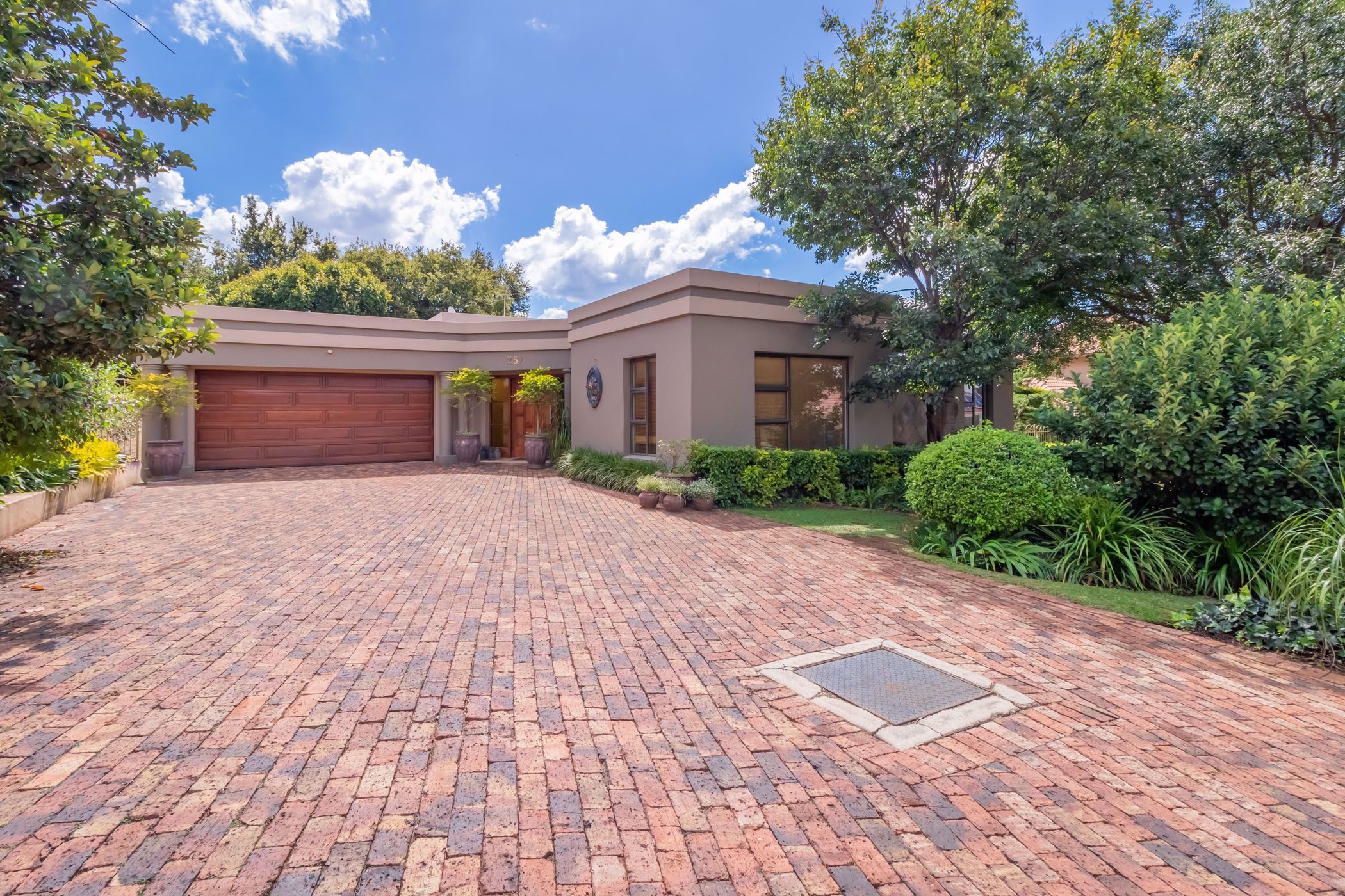 5 Bedroom House For Sale Featherbrooke Estate 1KR1567031 Pam