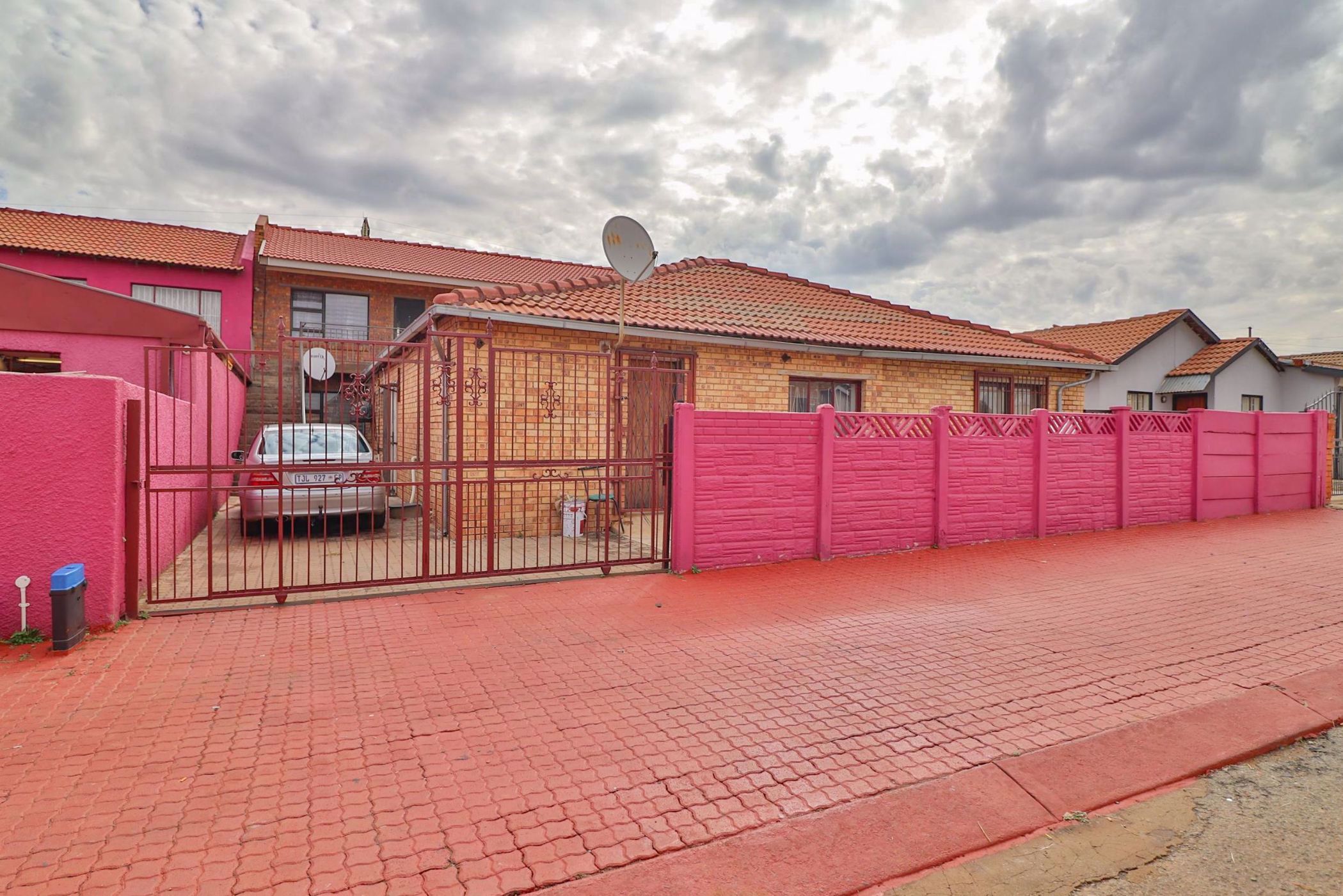 2 bedroom house for sale in Lenasia South