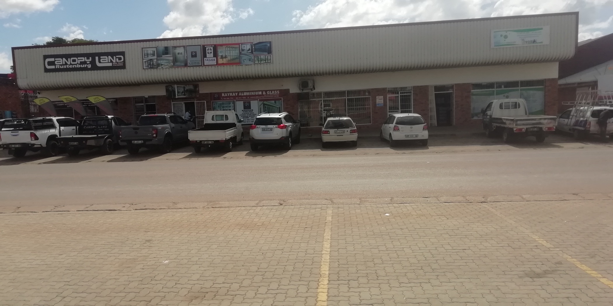 2855 m&sup2; commercial industrial property for sale in Oos Einde (Rustenburg)