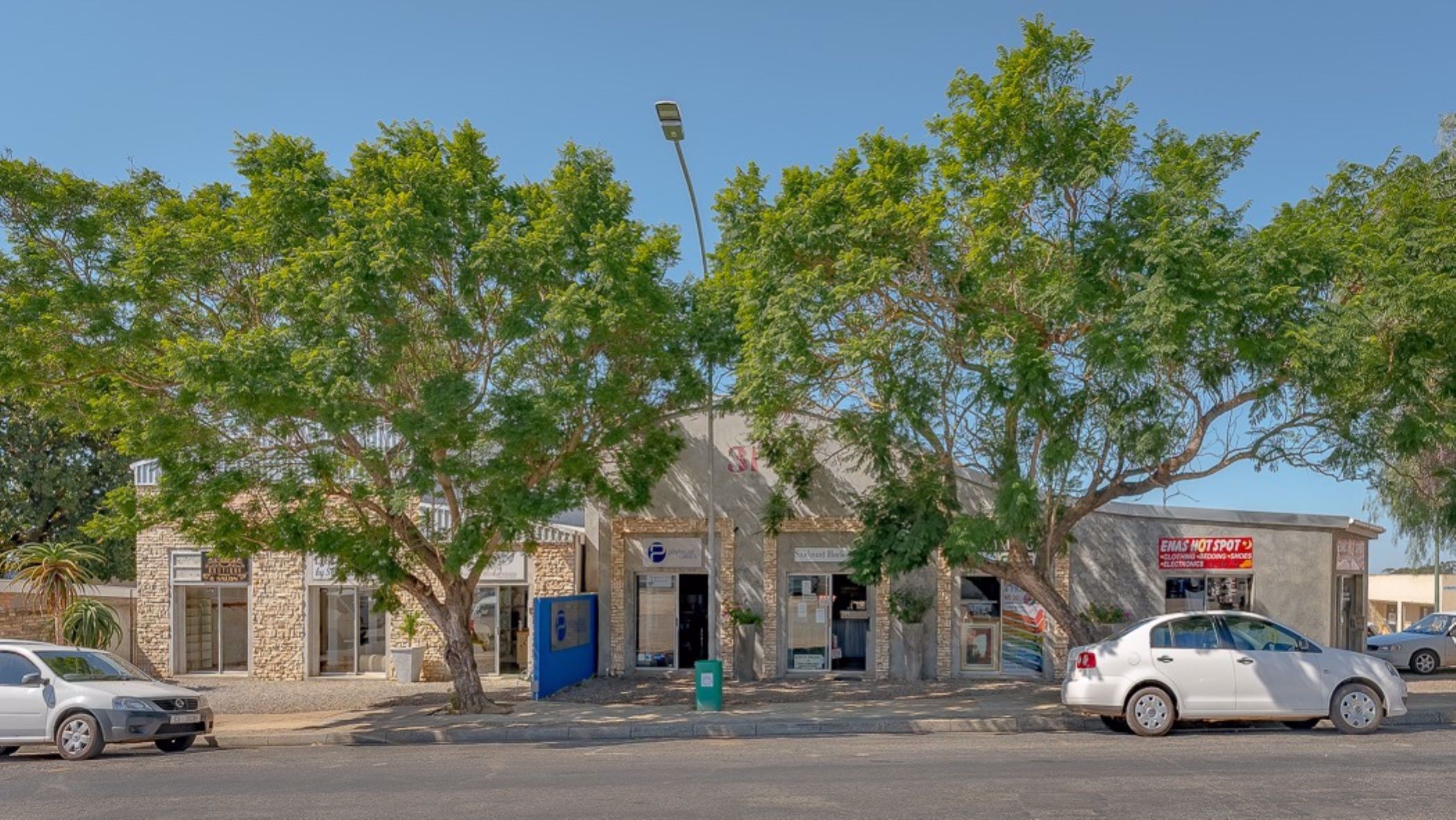 682 m&sup2; commercial retail property for sale in Bredasdorp