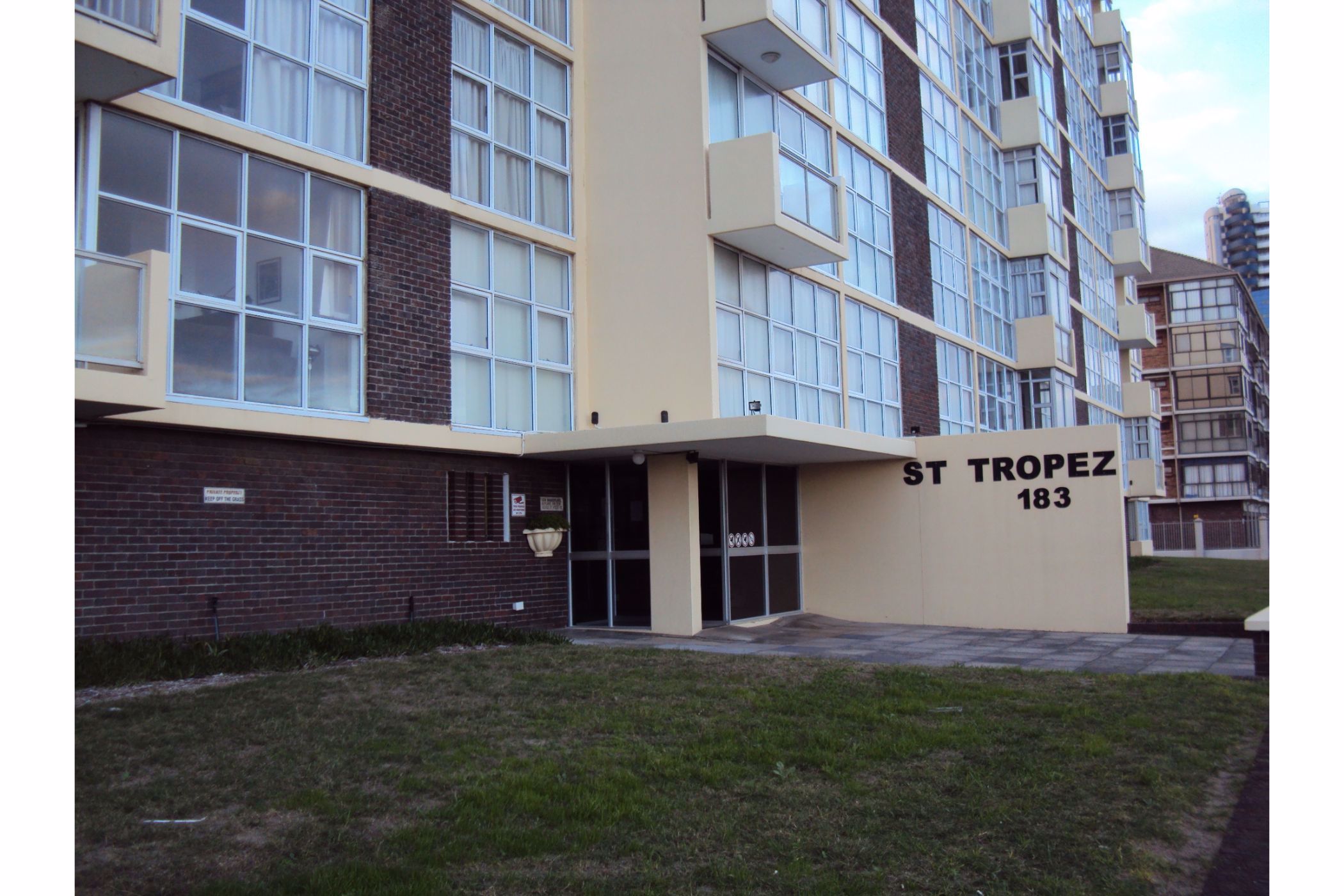 3 bedroom apartment to rent in Strand North