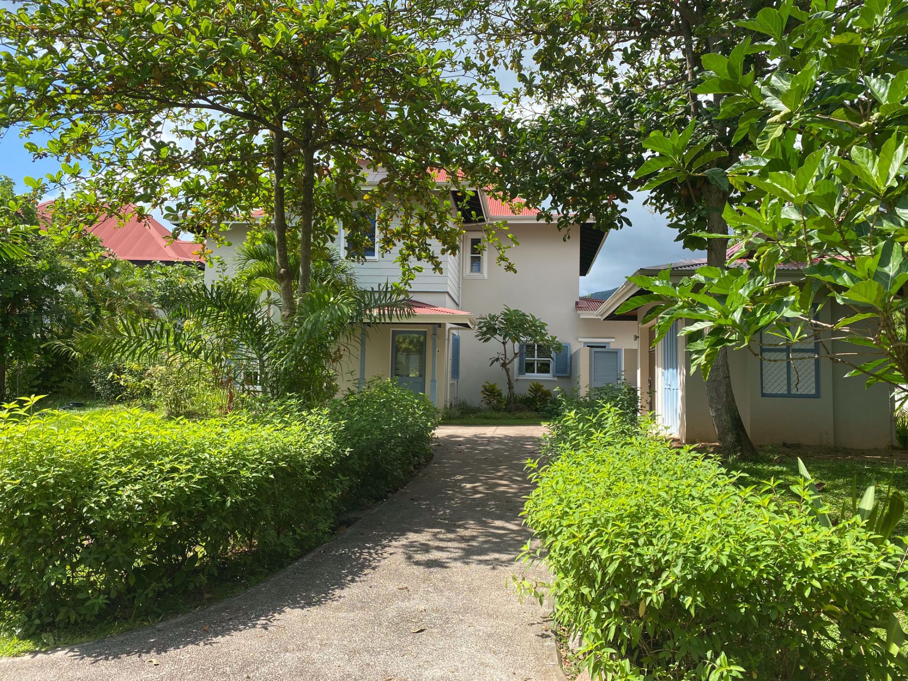 3 bedroom beachfront villa for sale in Eden Island (Seychelles)