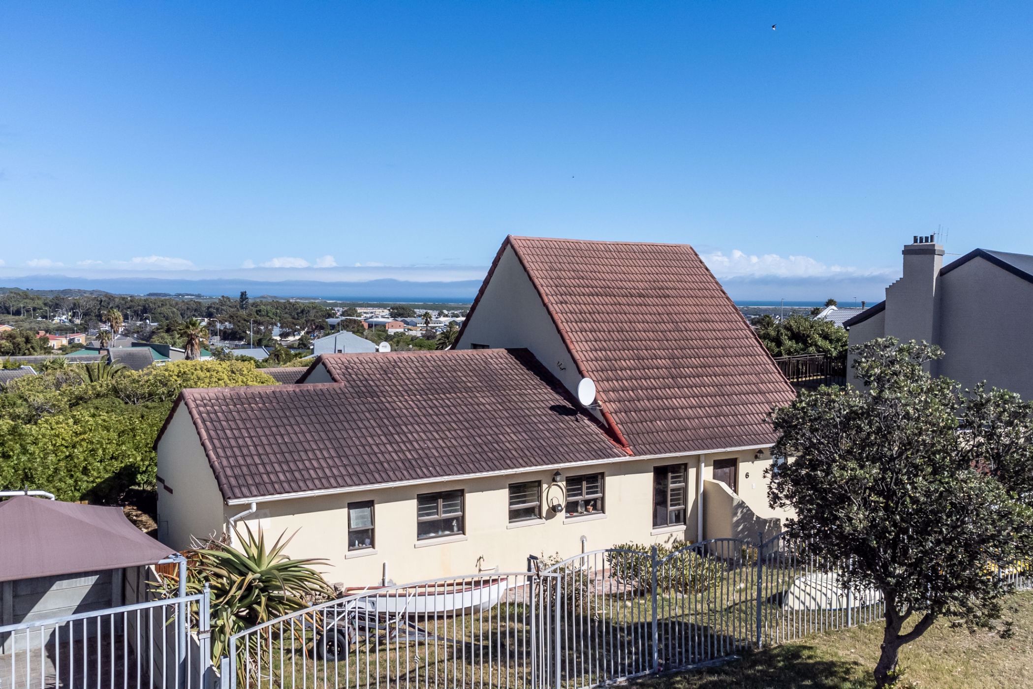 4 bedroom house for sale in Capri (Cape Town)