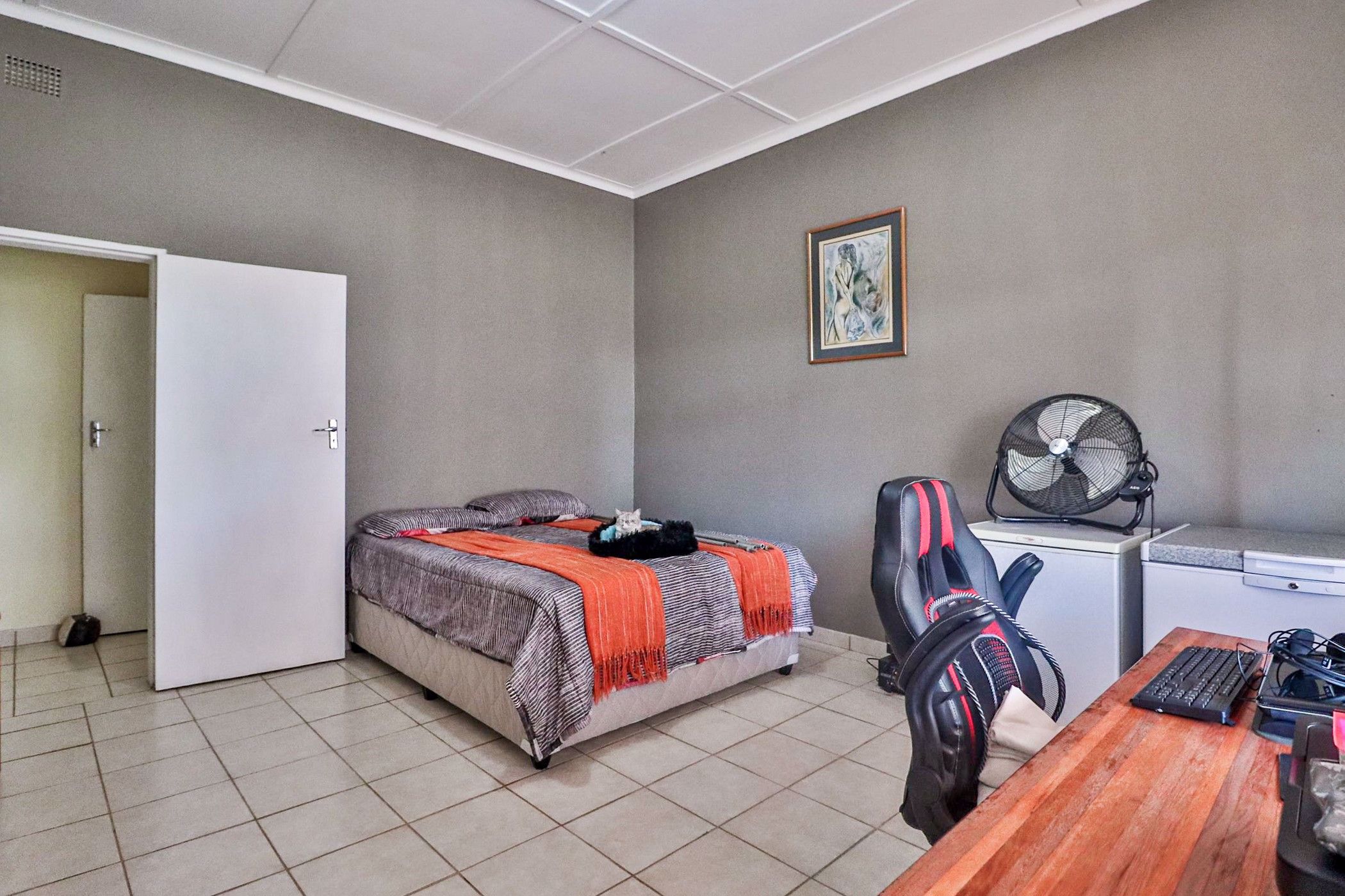 https://listing.pamgolding.co.za/images/properties/202205/1384772/H/1384772_H_37.jpg