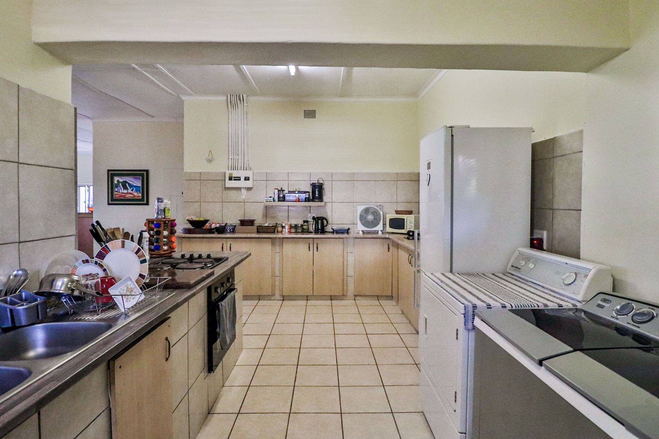 https://listing.pamgolding.co.za/images/properties/202205/1384772/H/1384772_H_42.jpg