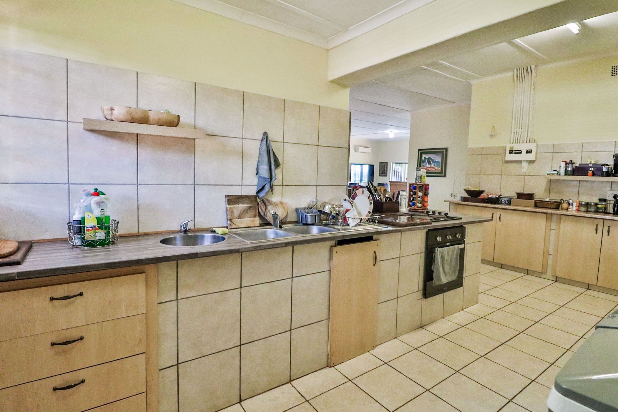https://listing.pamgolding.co.za/images/properties/202205/1384772/H/1384772_H_49.jpg