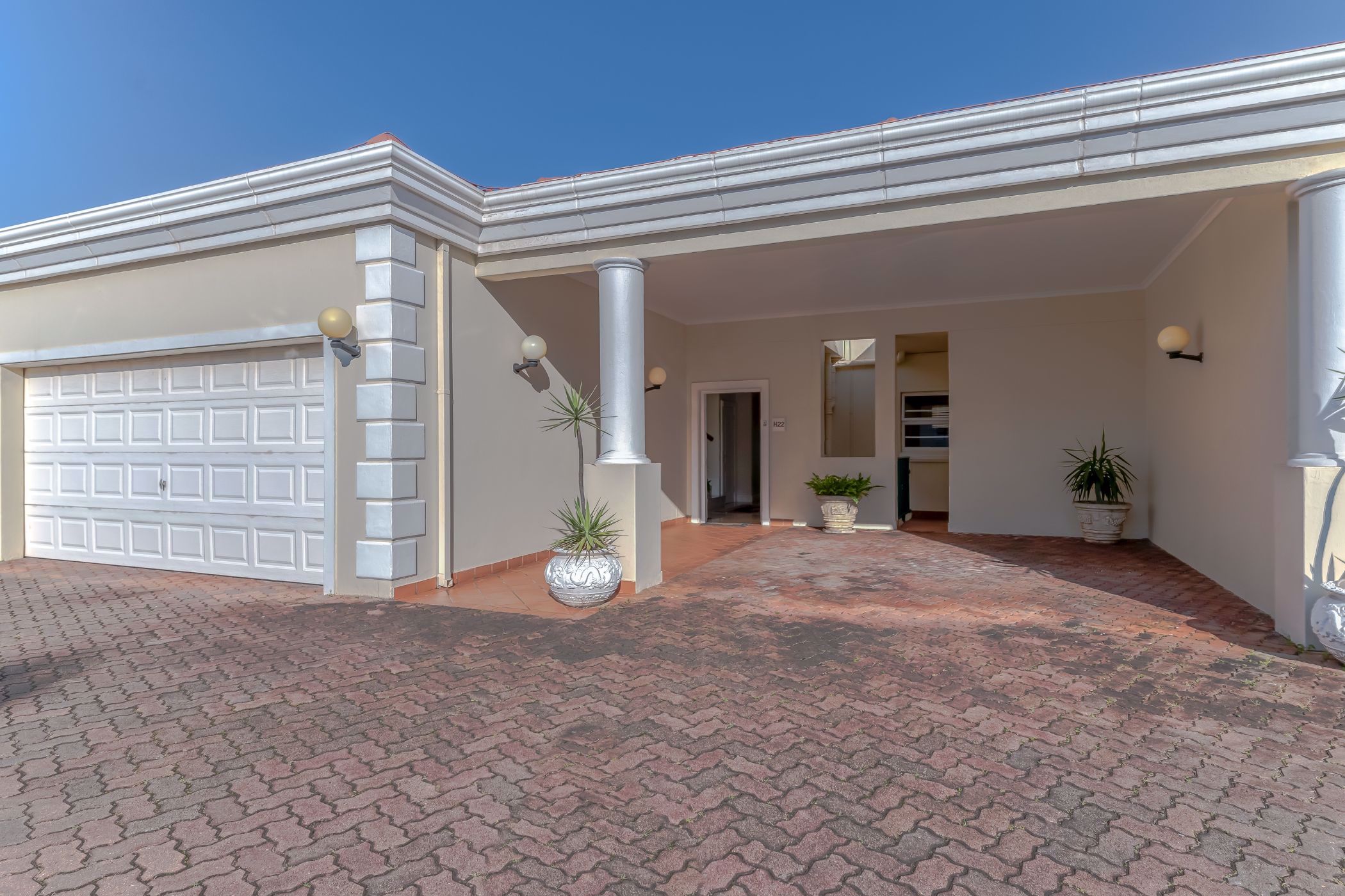 https://listing.pamgolding.co.za/images/properties/202205/147196/H/147196_H_55.jpg