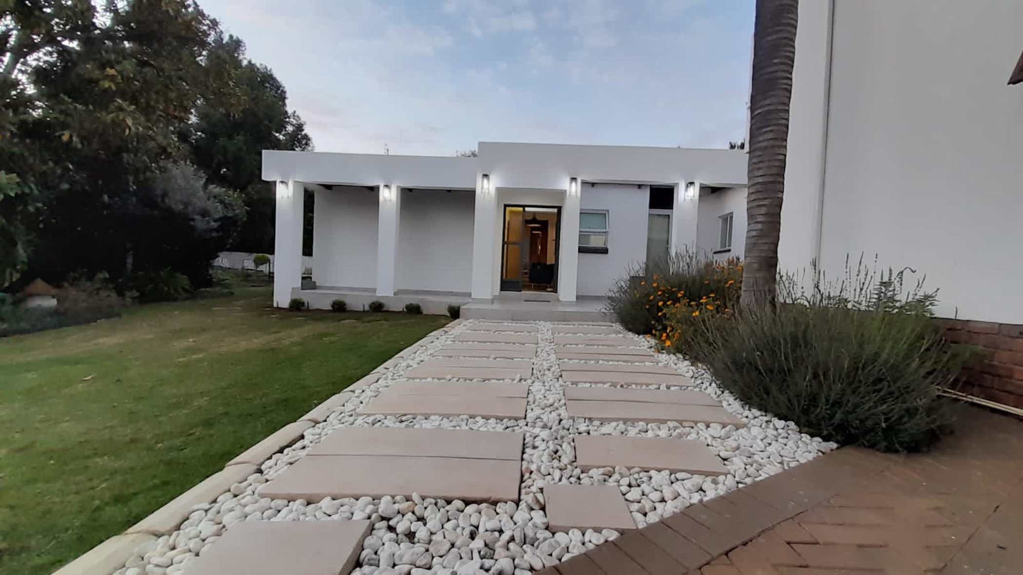 9 guest room guesthouse for sale in Waterkloof Ridge