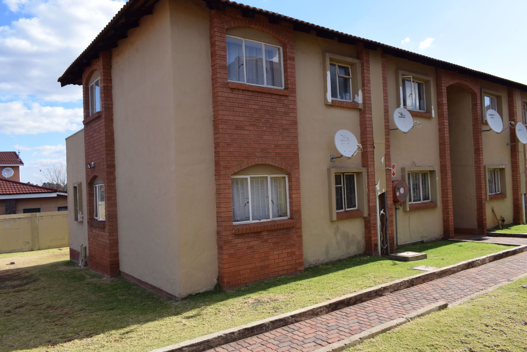 3 bedroom apartment for sale in Rensburg