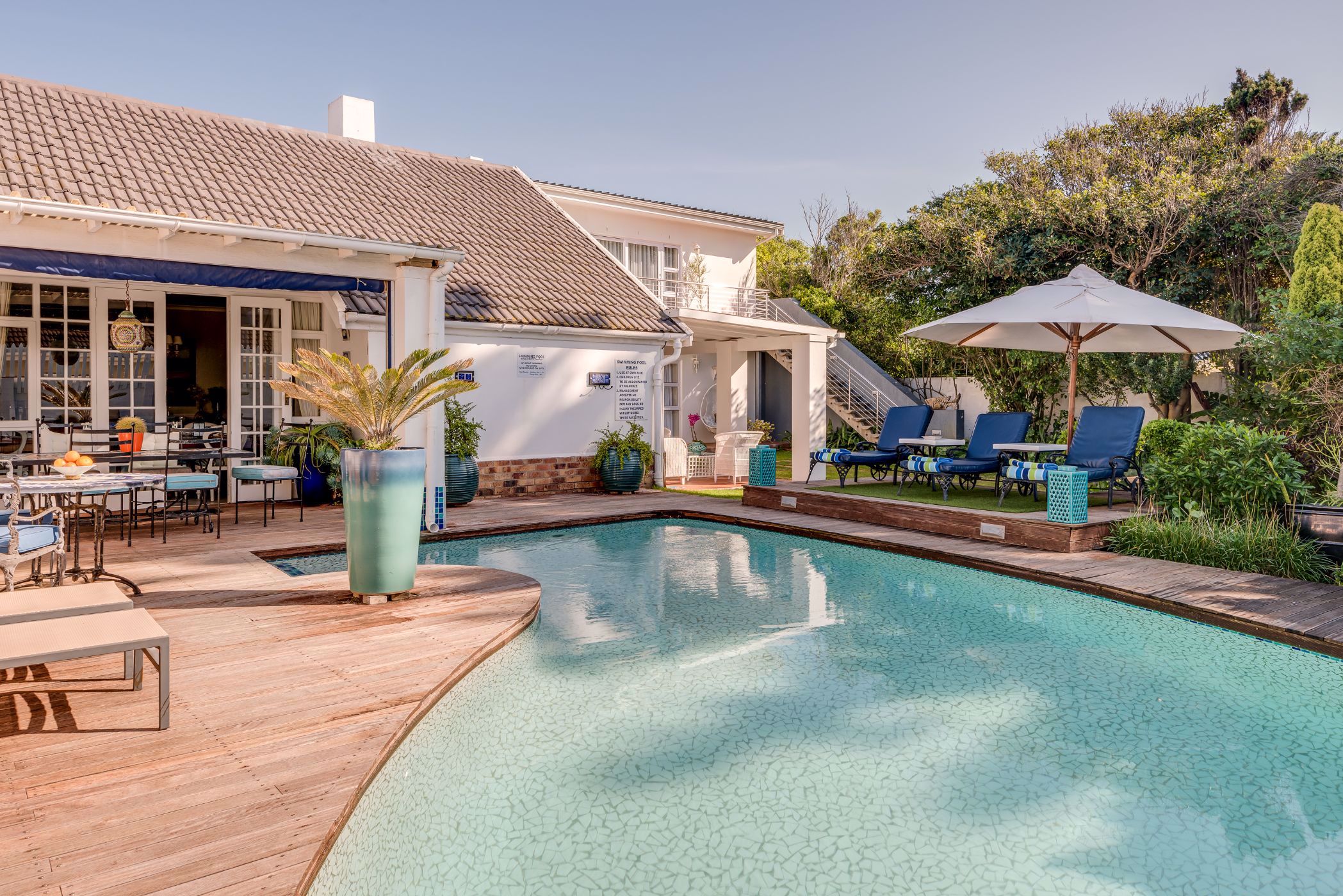 9 guest room guesthouse for sale in Summerstrand