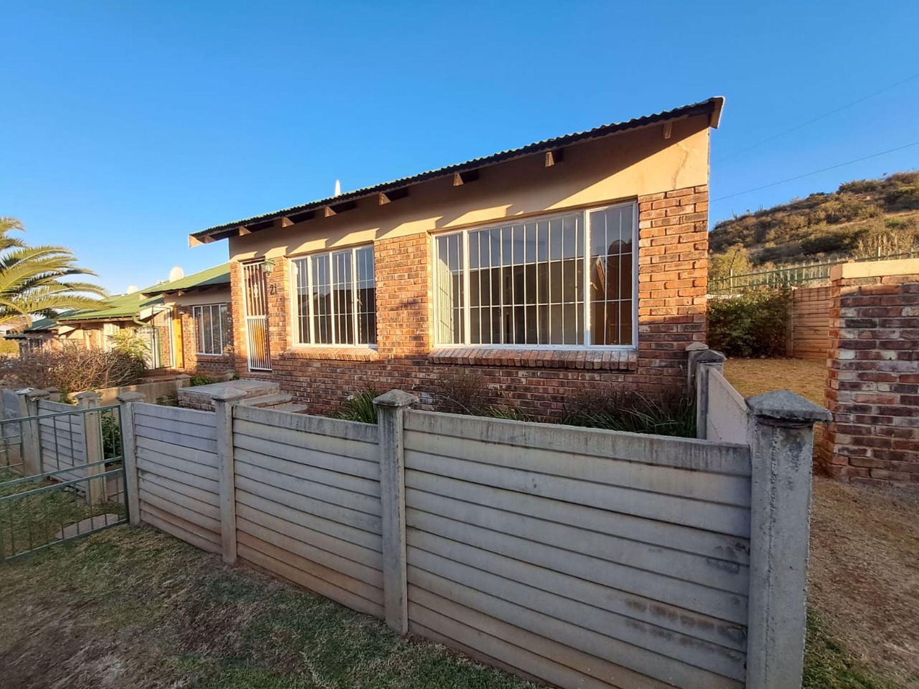 2 Bedroom Townhouse For Sale Uitsig (Bloemfontein) 1BX1654365 Pam