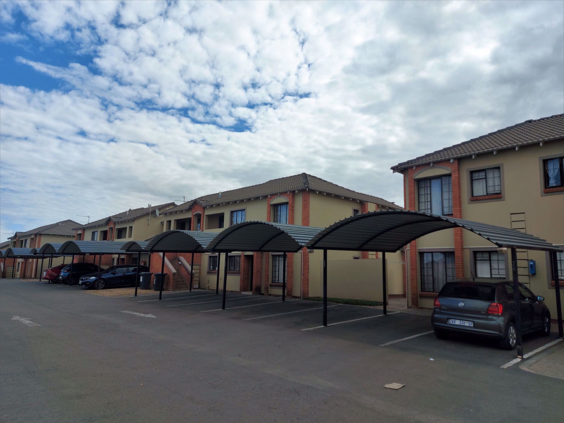 2 Bedroom Apartment For Sale Hillside (Bloemfontein) 1BX1577295