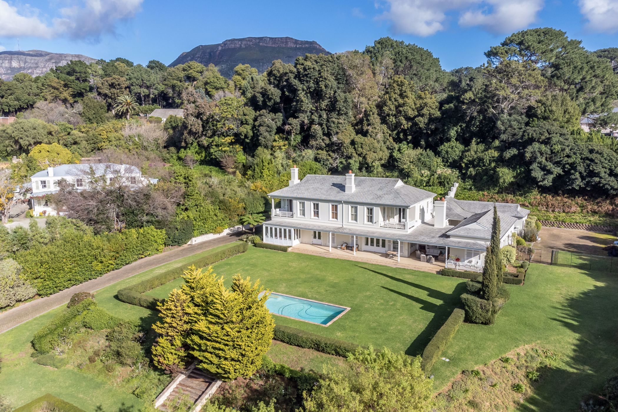 6 bedroom house for sale in Constantia Upper