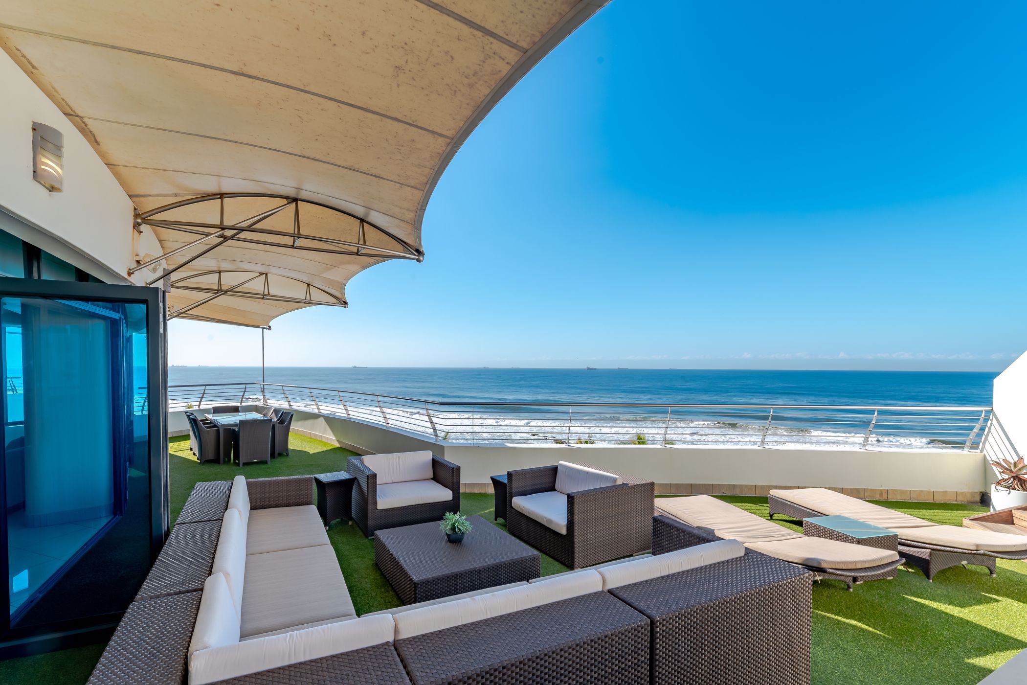 3 bedroom penthouse apartment for sale in uMhlanga Rocks