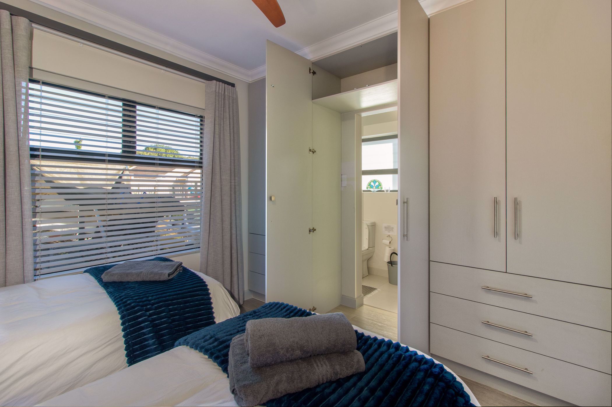 2 Bedroom House To Rent Kenton on Sea 1KO1654839 Pam Golding