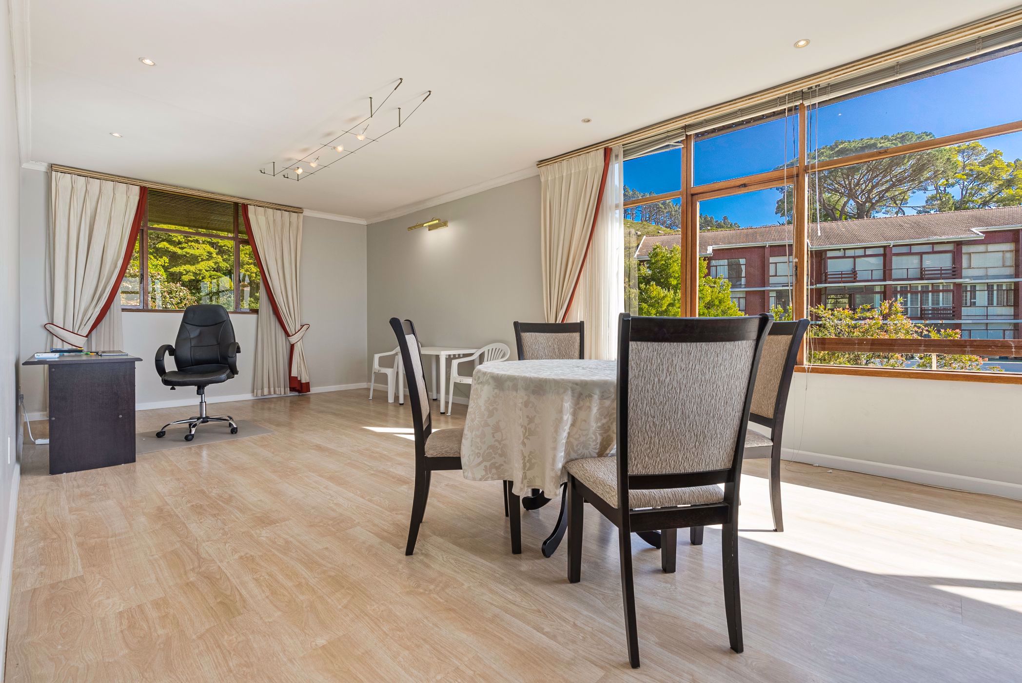 3 Bedroom Apartment For Sale Tamboerskloof AS1580471 Pam Golding