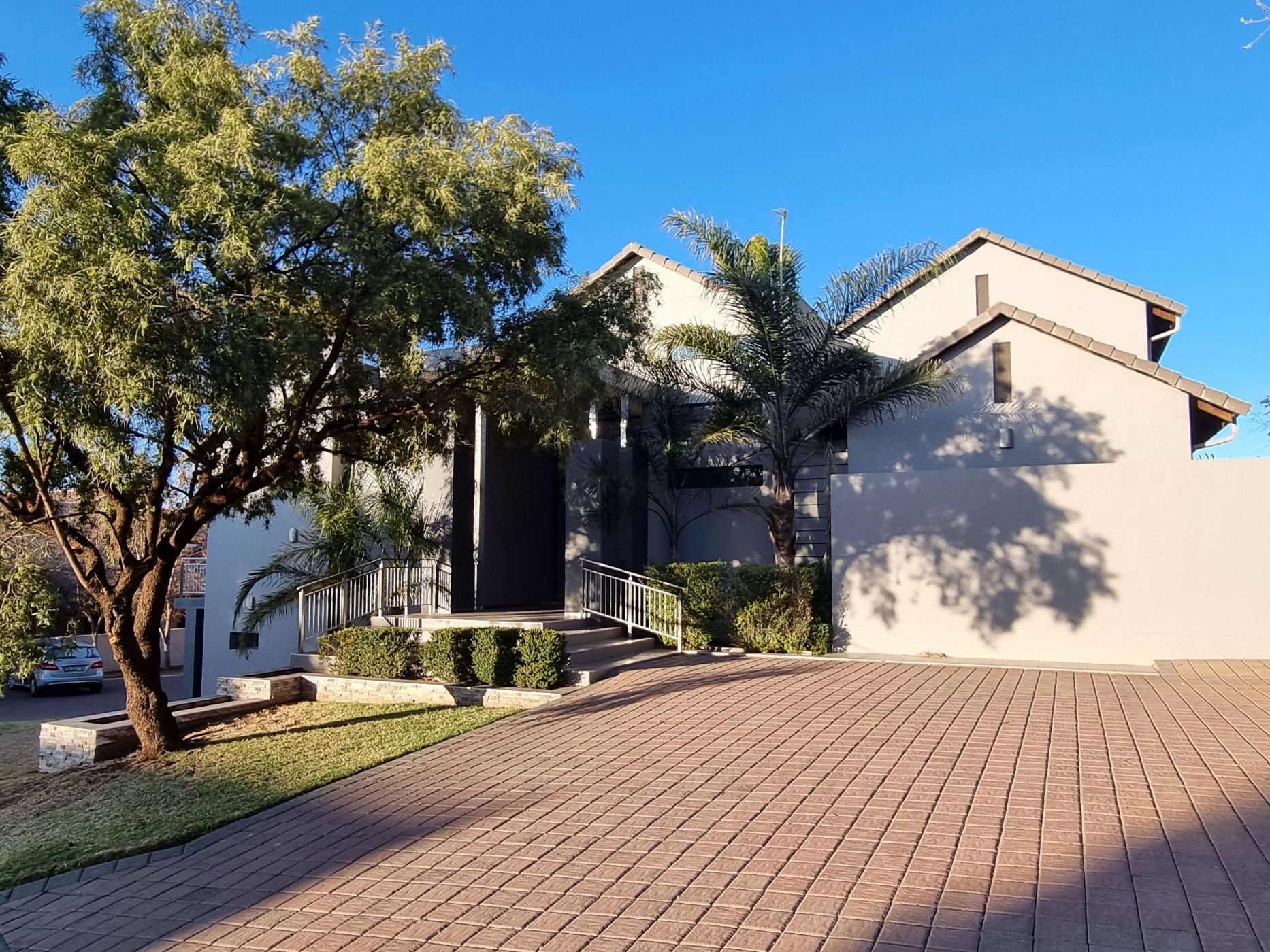 4 Bedroom Multistorey House For Sale Woodland Hills 1BX1581982